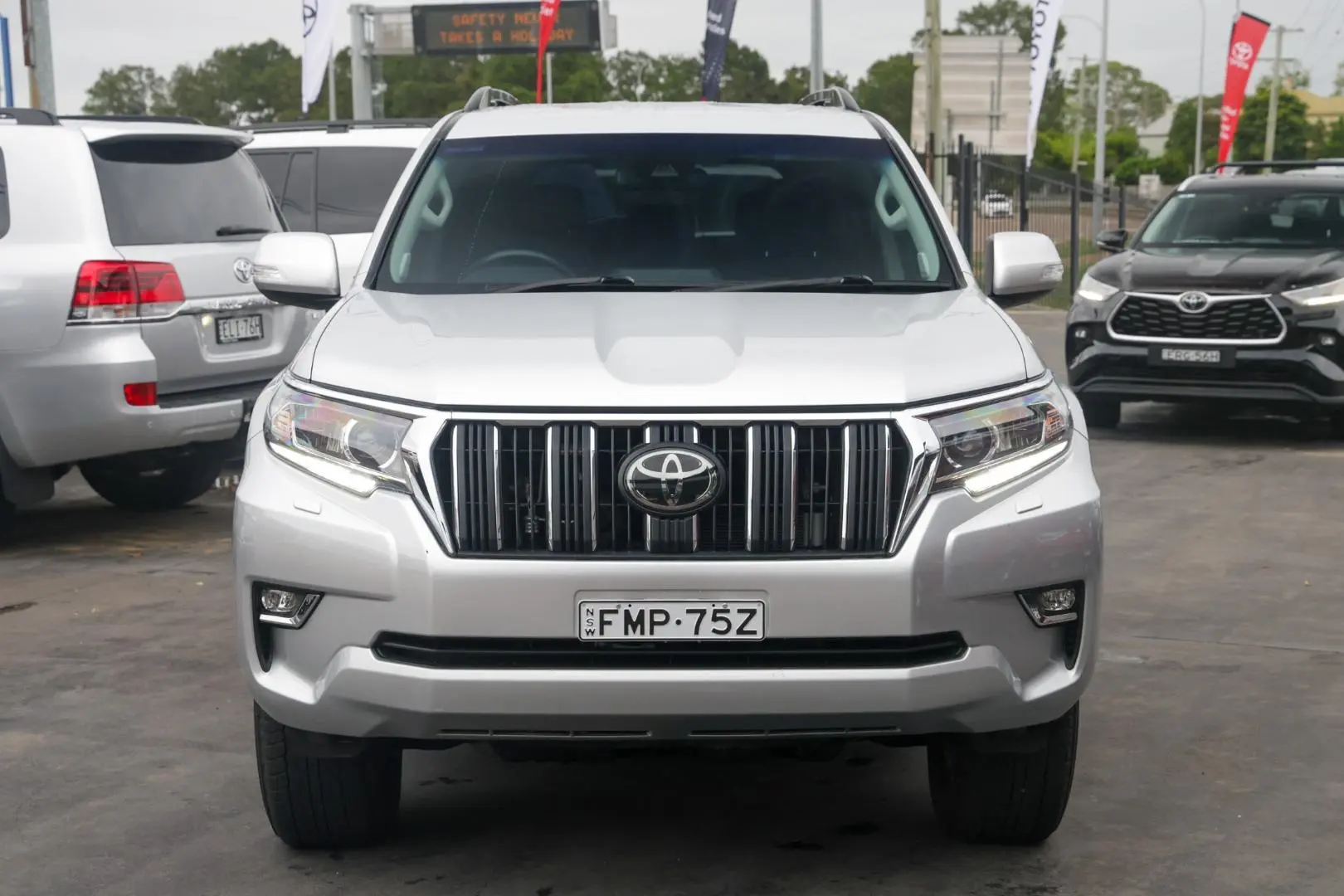 2019 Toyota Landcruiser Prado Gallery Image 4