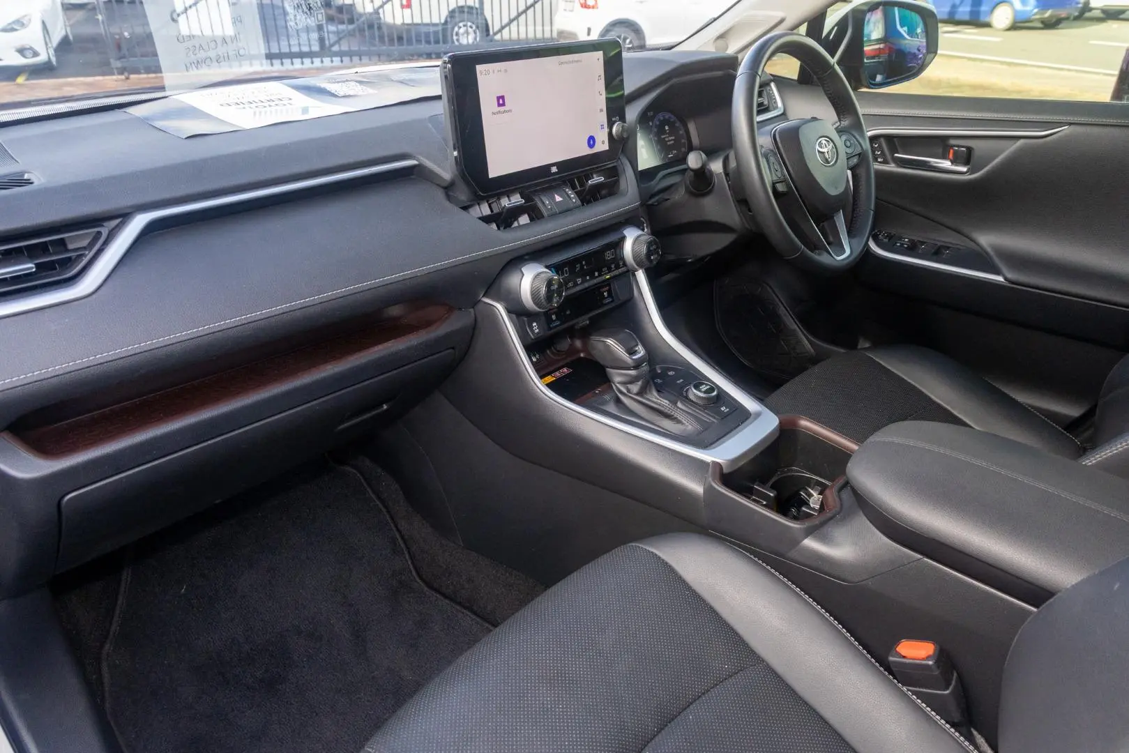 2024 Toyota RAV4 Gallery Image 8