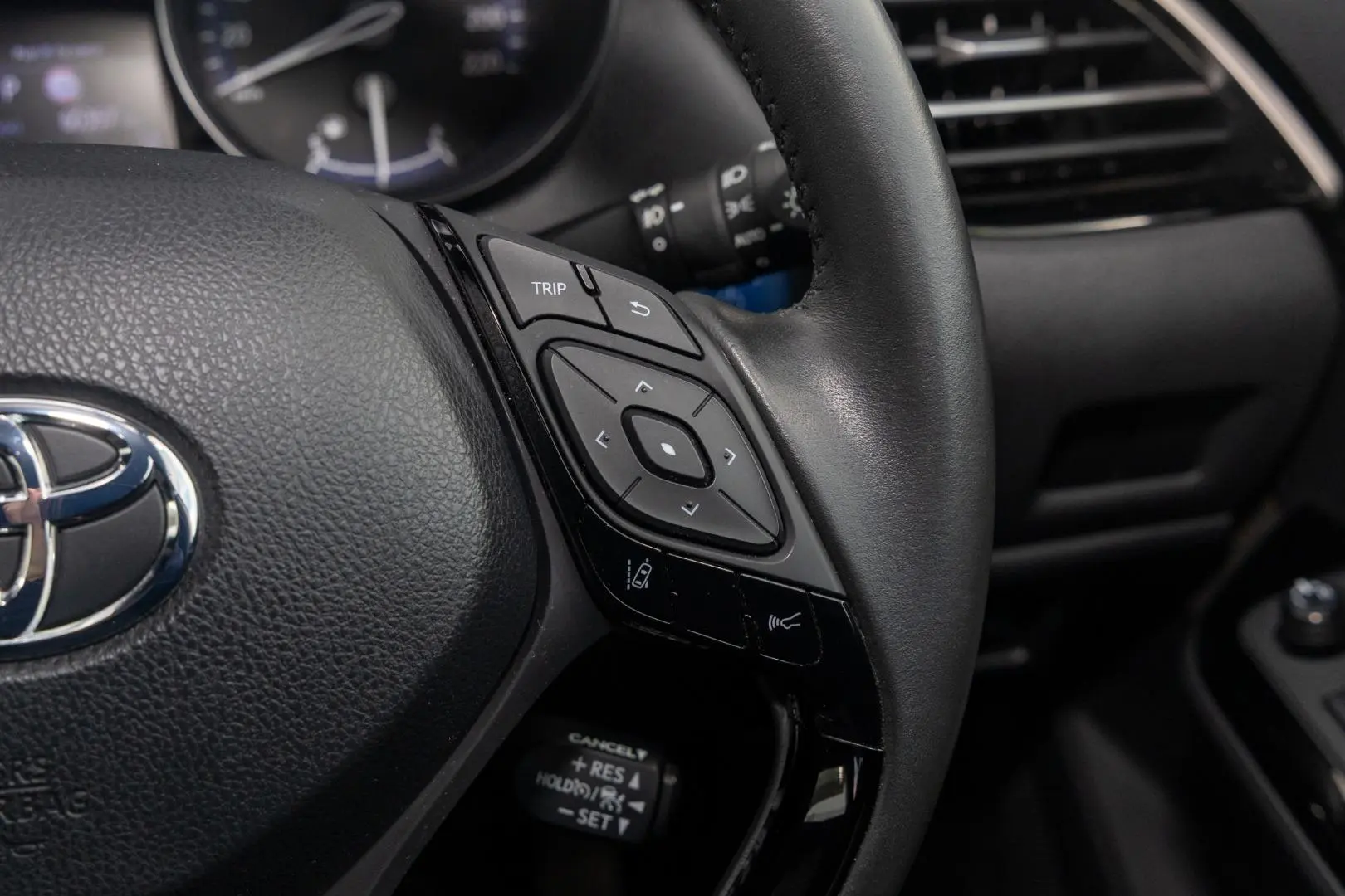 2022 Toyota C-HR Gallery Image 12