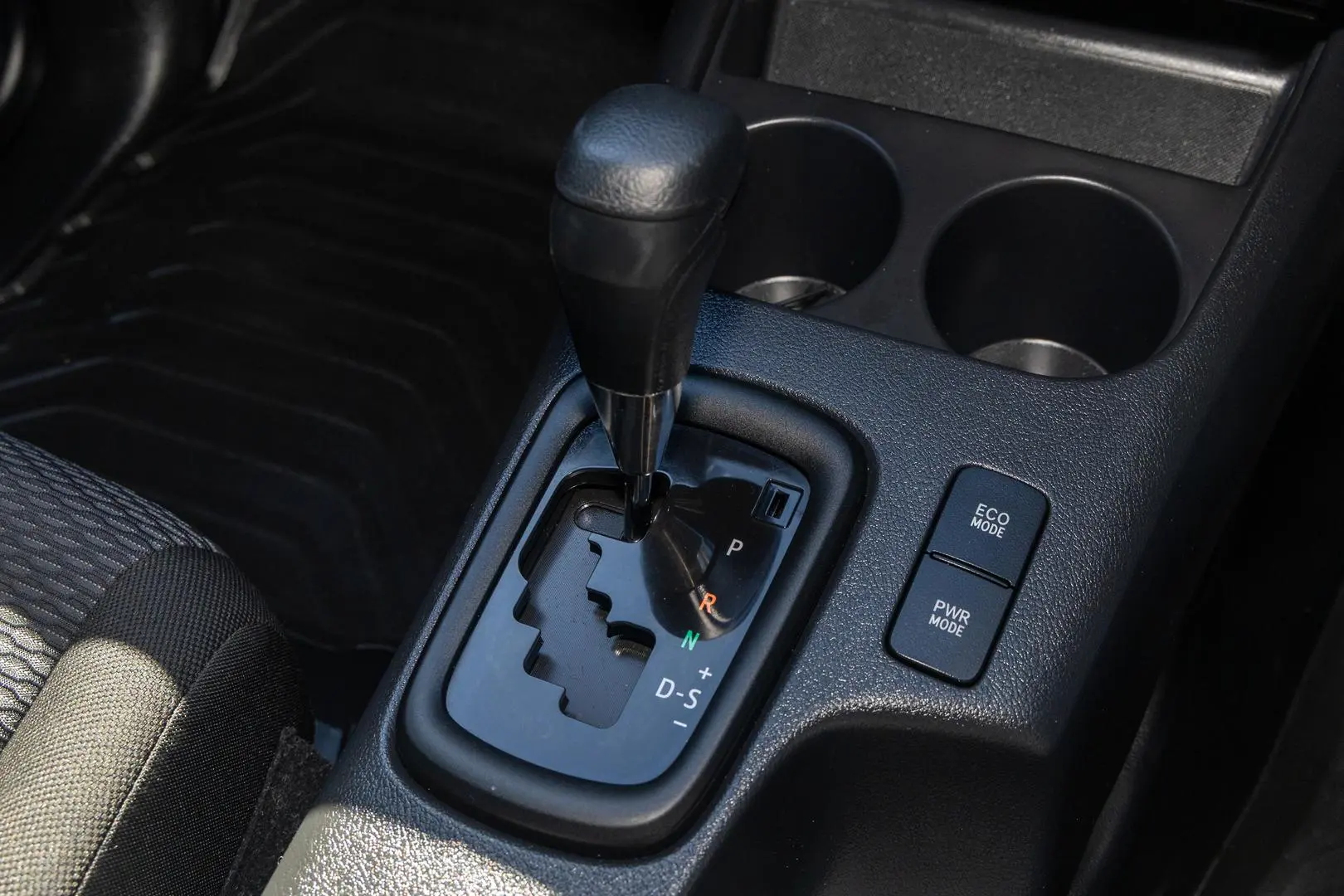 2019 Toyota Hilux Gallery Image 17