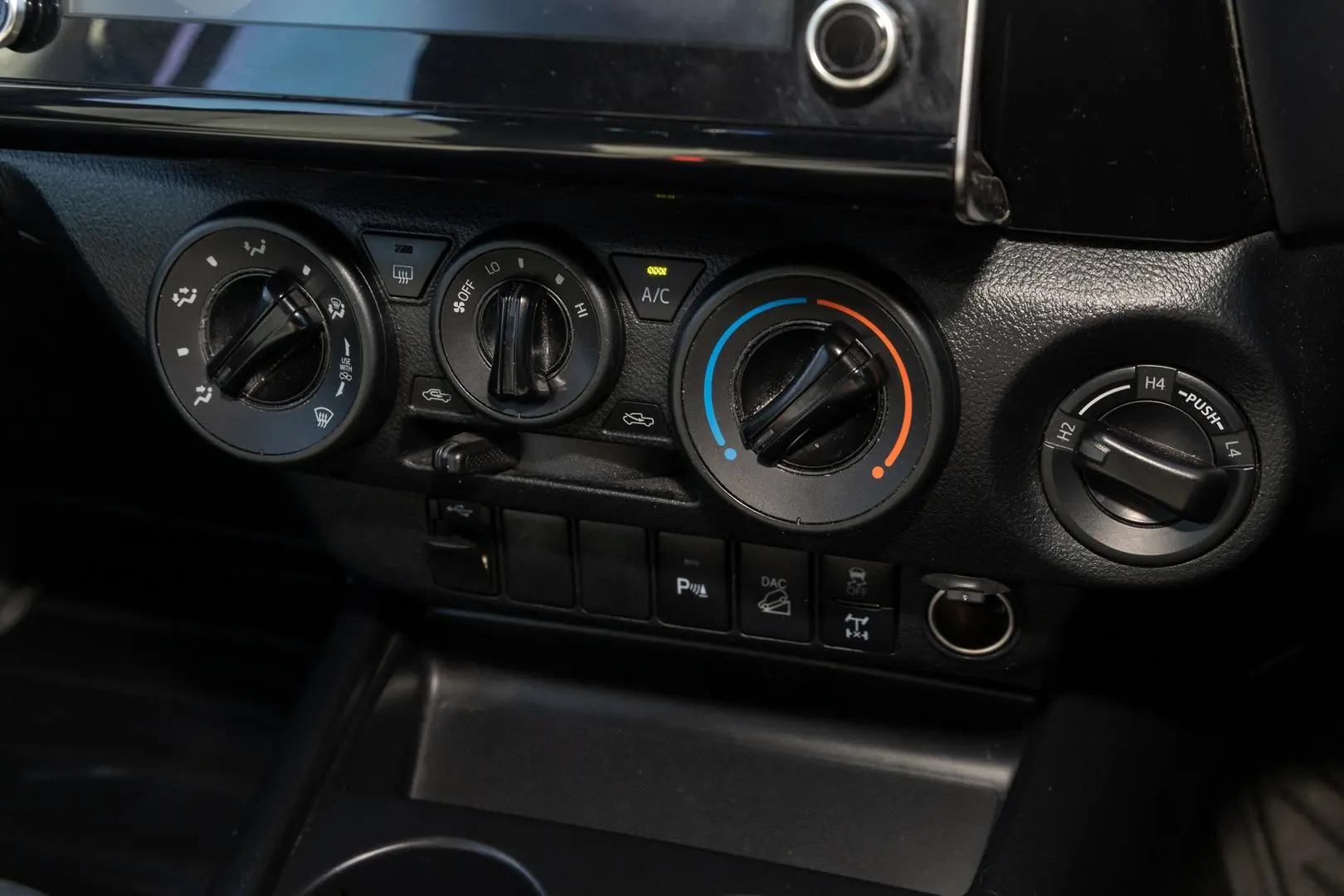 2021 Toyota Hilux Gallery Image 16