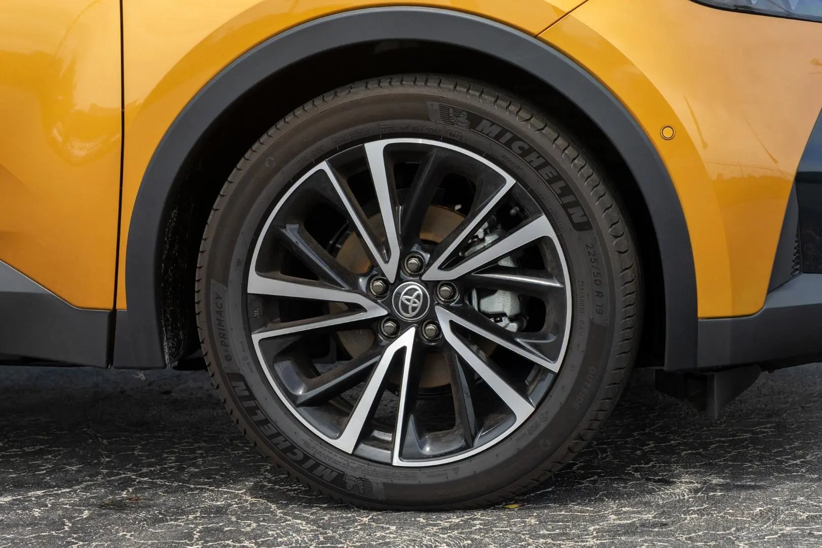 2025 Toyota C-HR Gallery Image 22