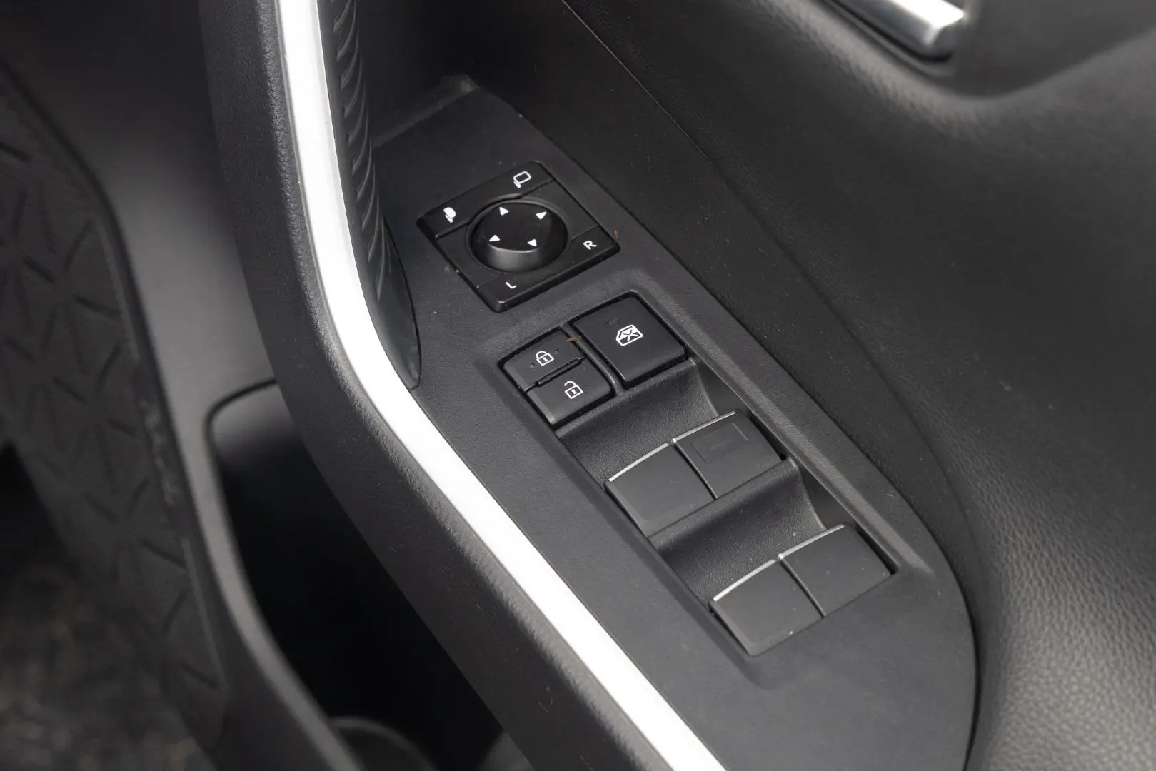 2019 Toyota RAV4 Gallery Image 18