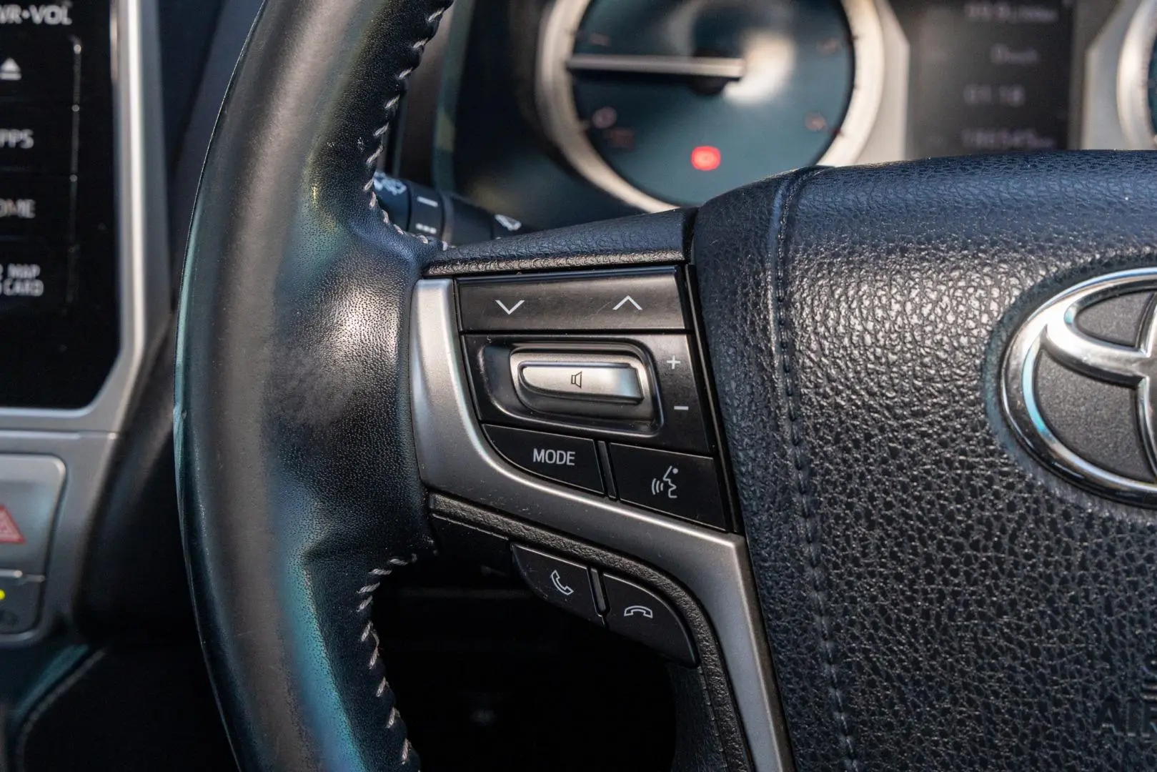 2018 Toyota Landcruiser Prado Gallery Image 11