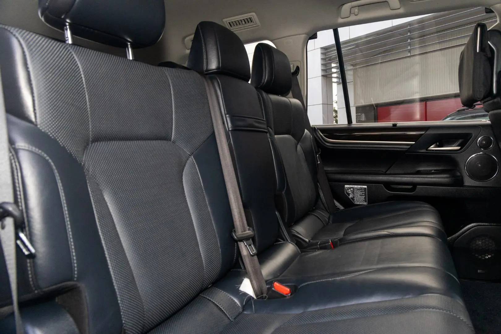 2017 Lexus LX Gallery Image 9