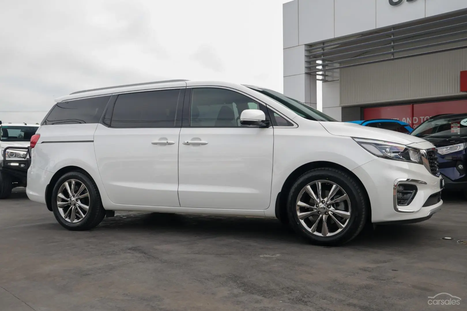 2019 Kia Carnival Image 3