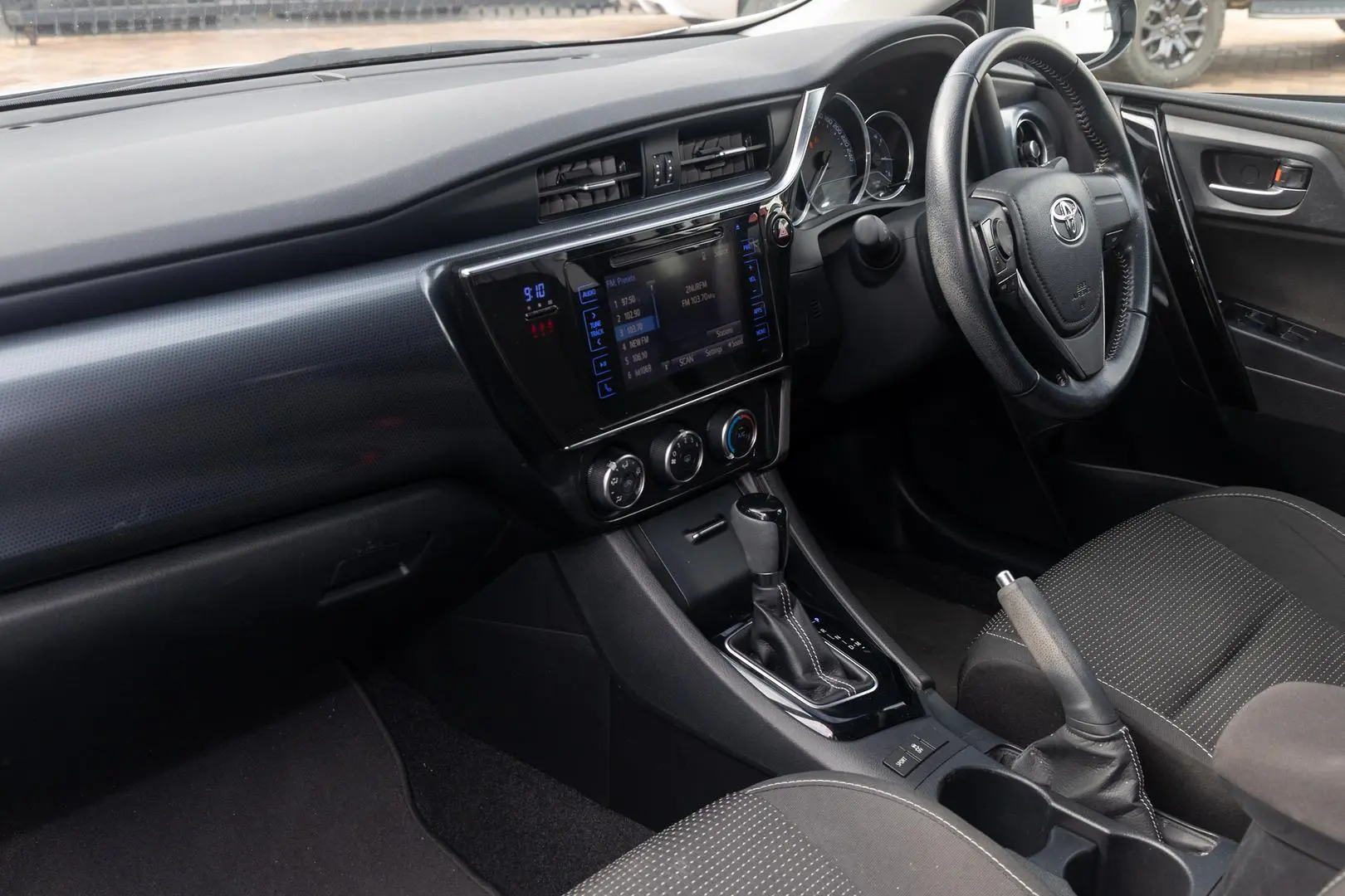 2018 Toyota Corolla Gallery Image 8