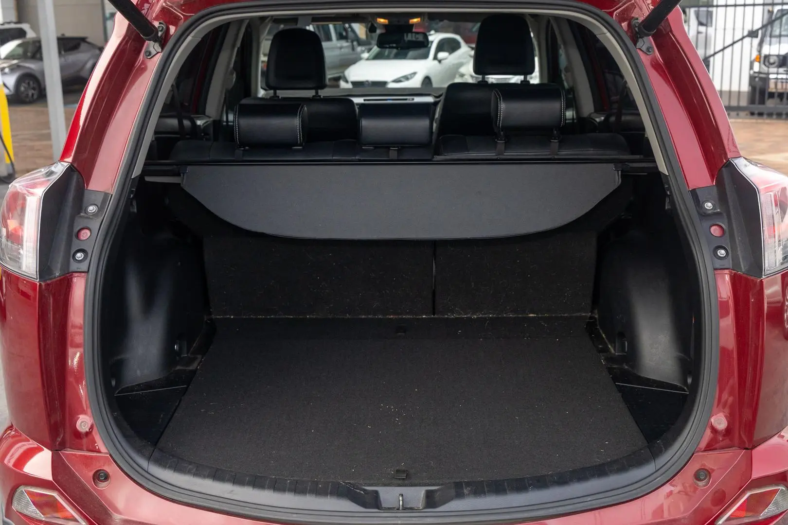 2018 Toyota RAV4 Gallery Image 18
