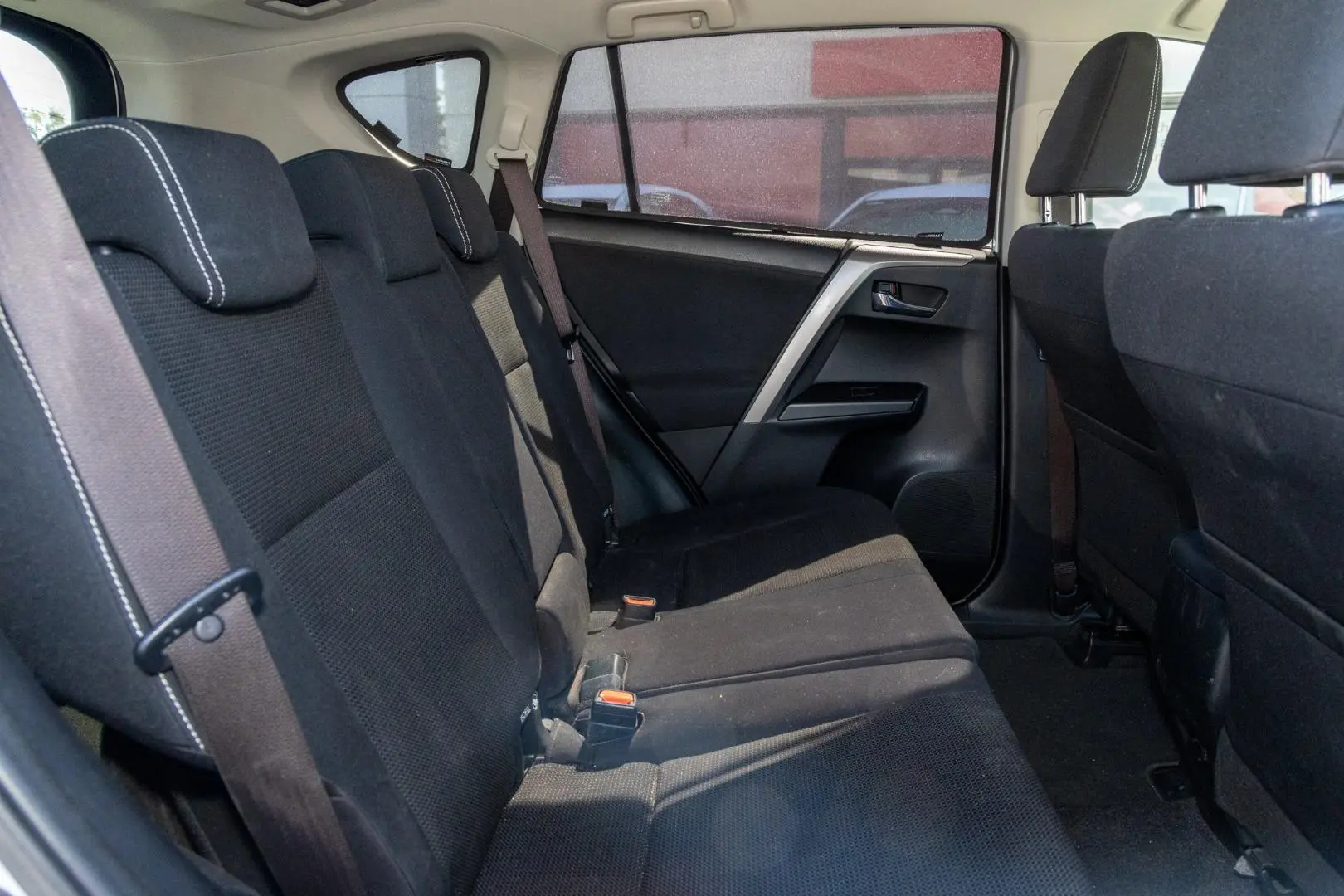 2017 Toyota RAV4 Gallery Image 9