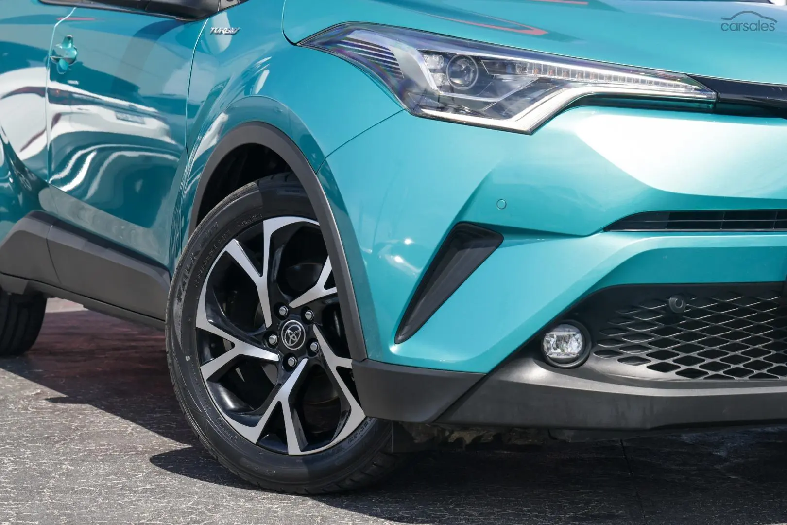 2017 Toyota C-HR Image 6