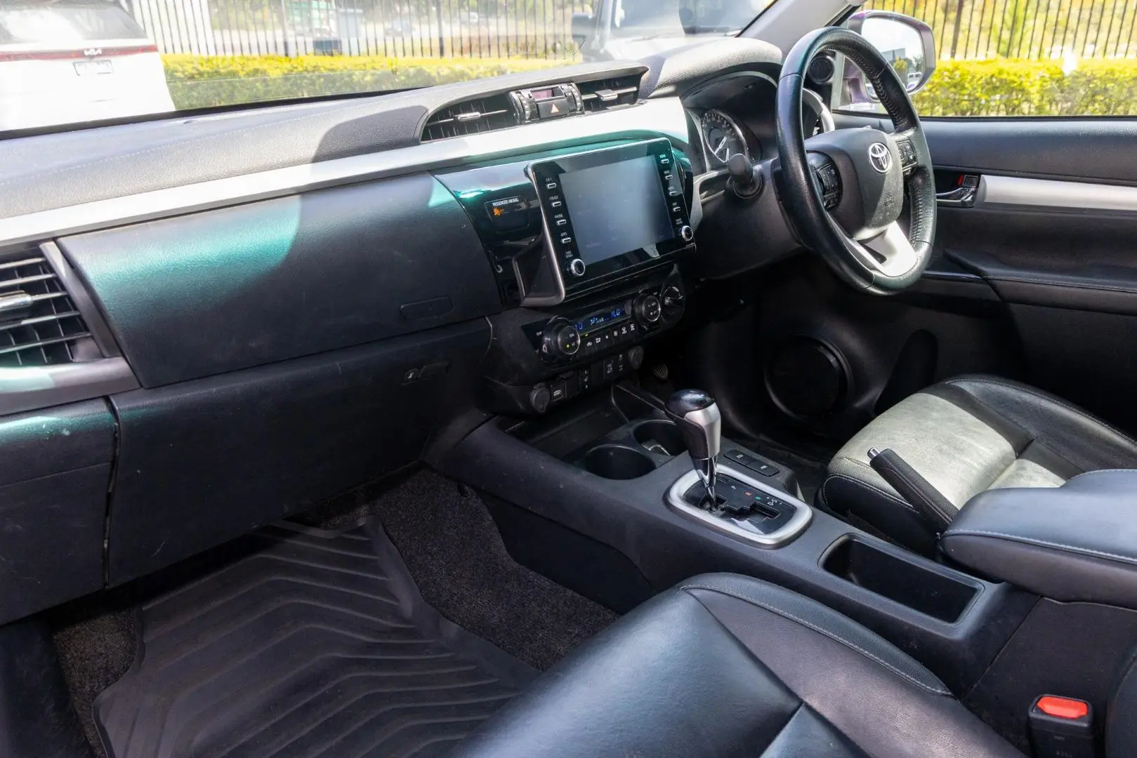 2023 Toyota Hilux Gallery Image 8