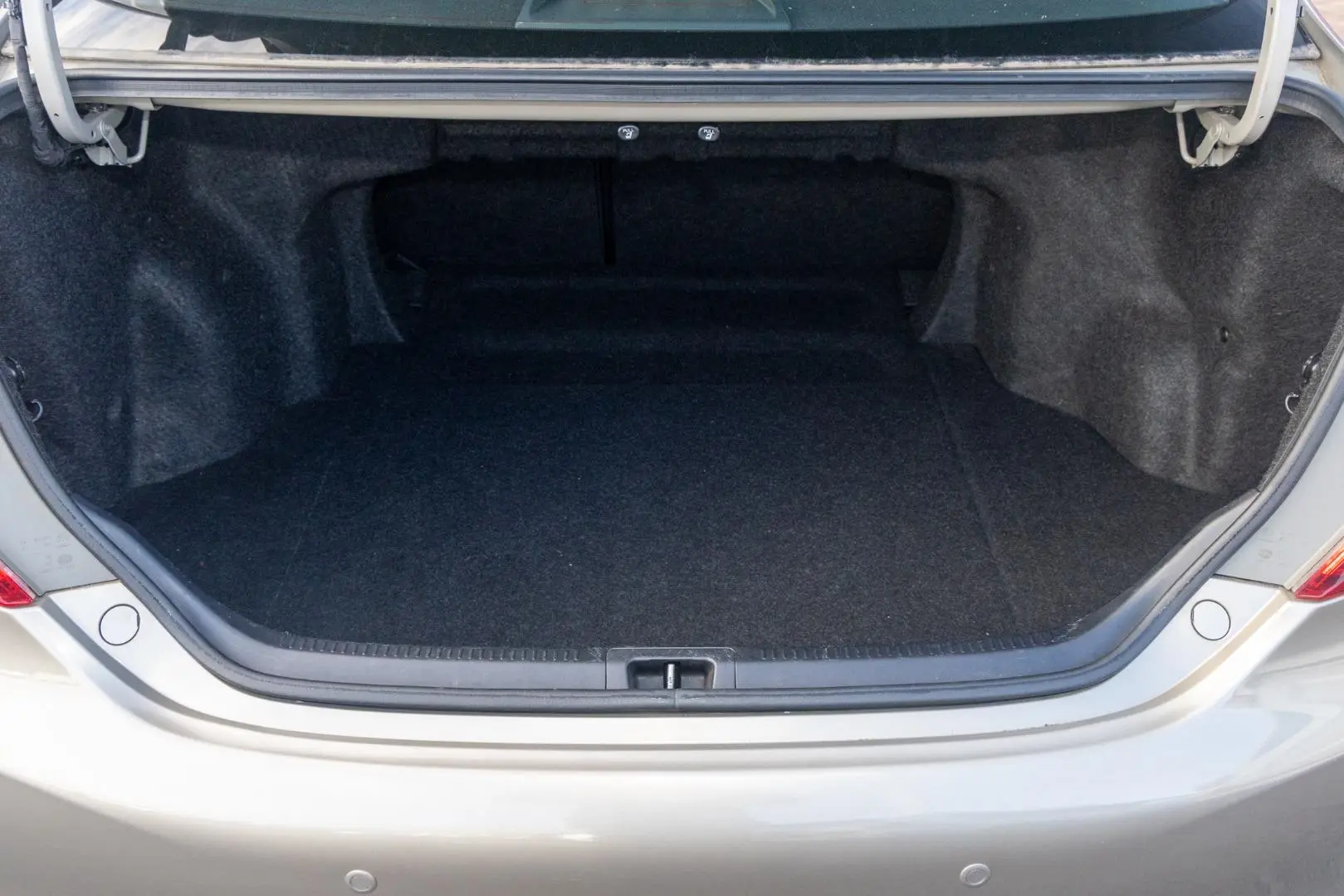 2014 Toyota Camry Gallery Image 19
