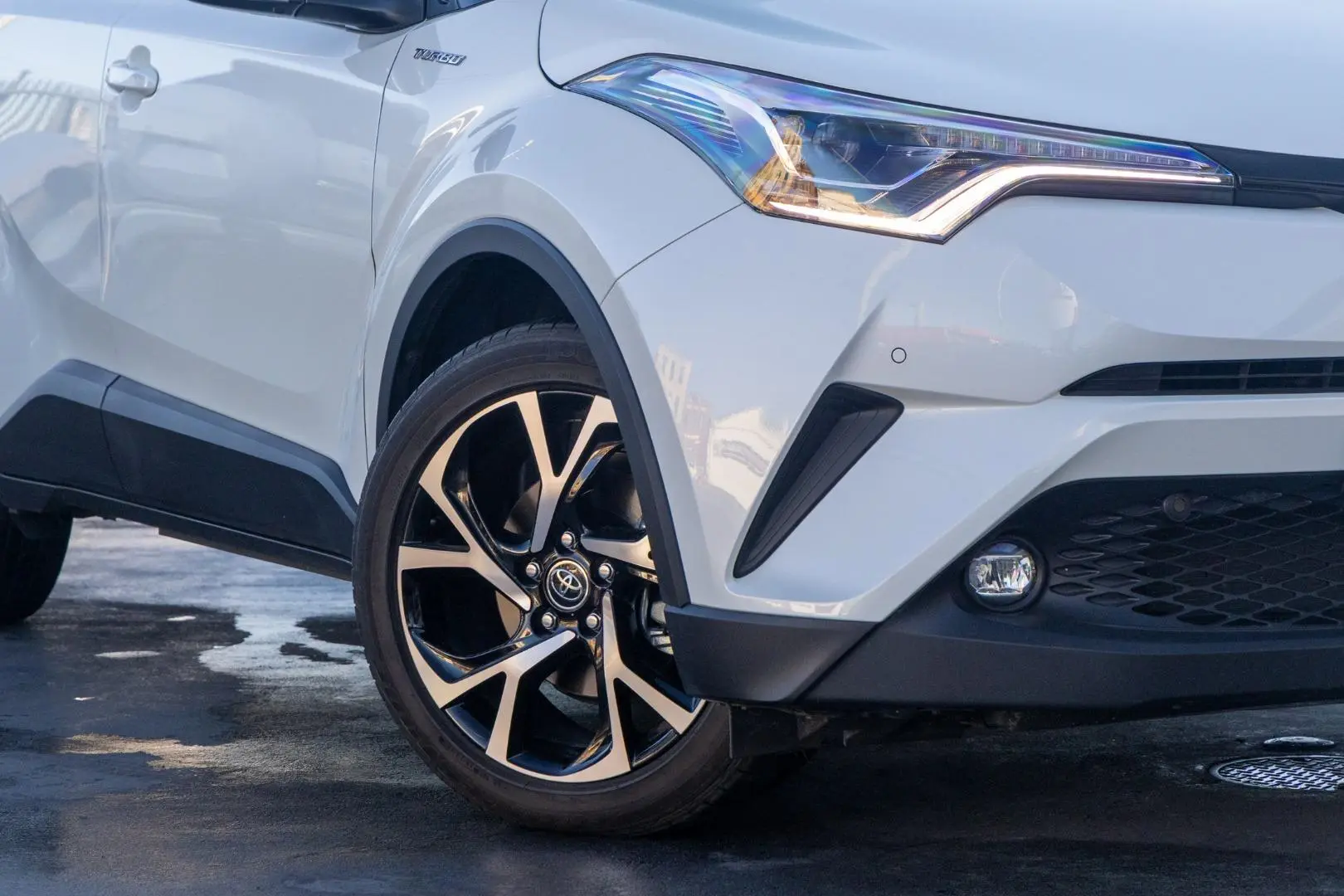 2019 Toyota C-HR Gallery Image 6