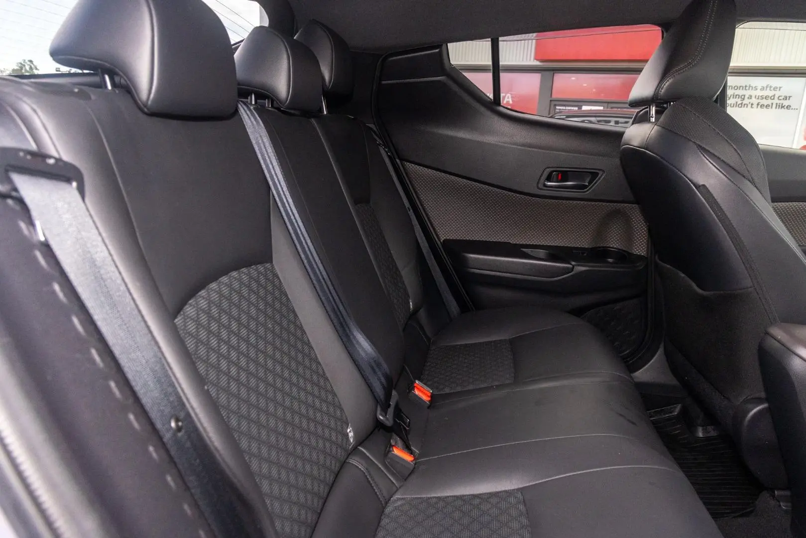 2022 Toyota C-HR Gallery Image 9