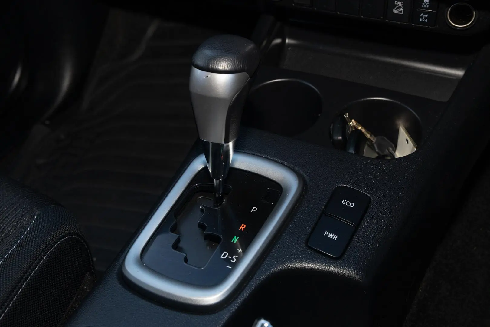 2022 Toyota Hilux Gallery Image 17