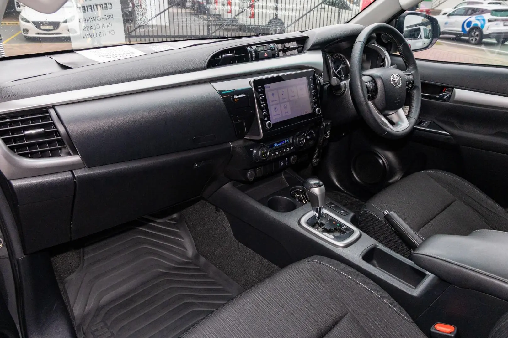2022 Toyota Hilux Gallery Image 8