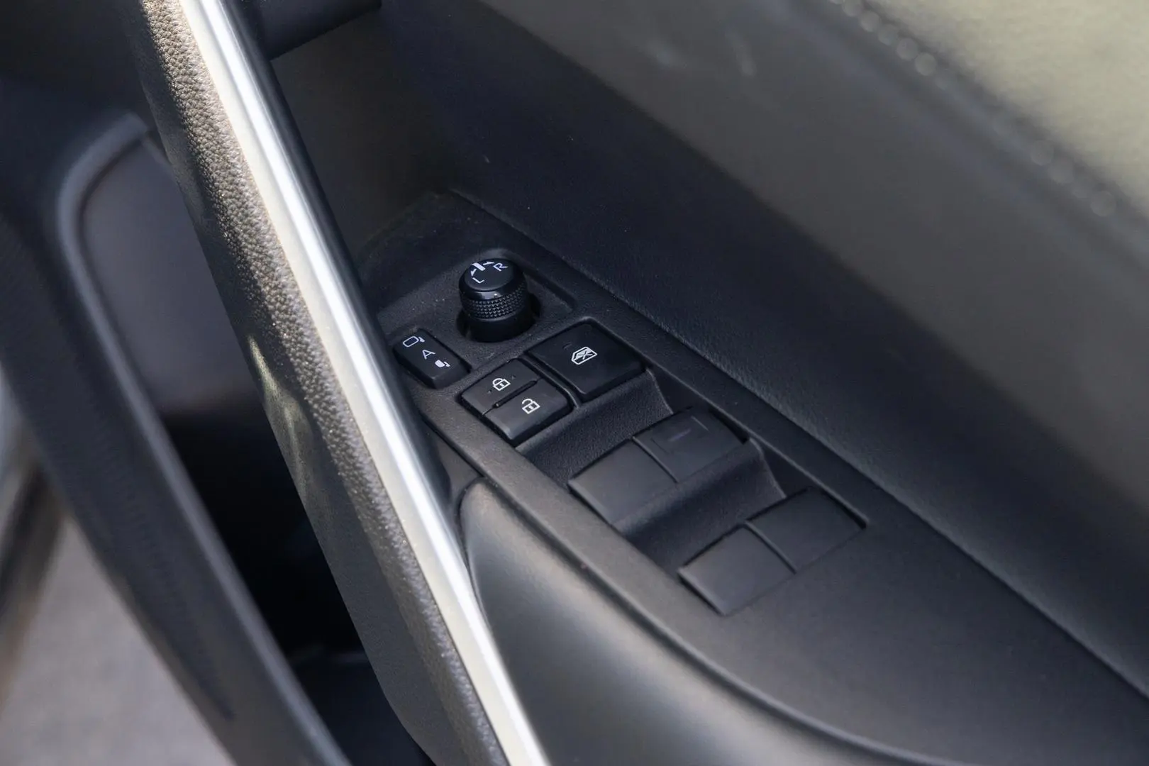 2023 Toyota Corolla Cross Gallery Image 18