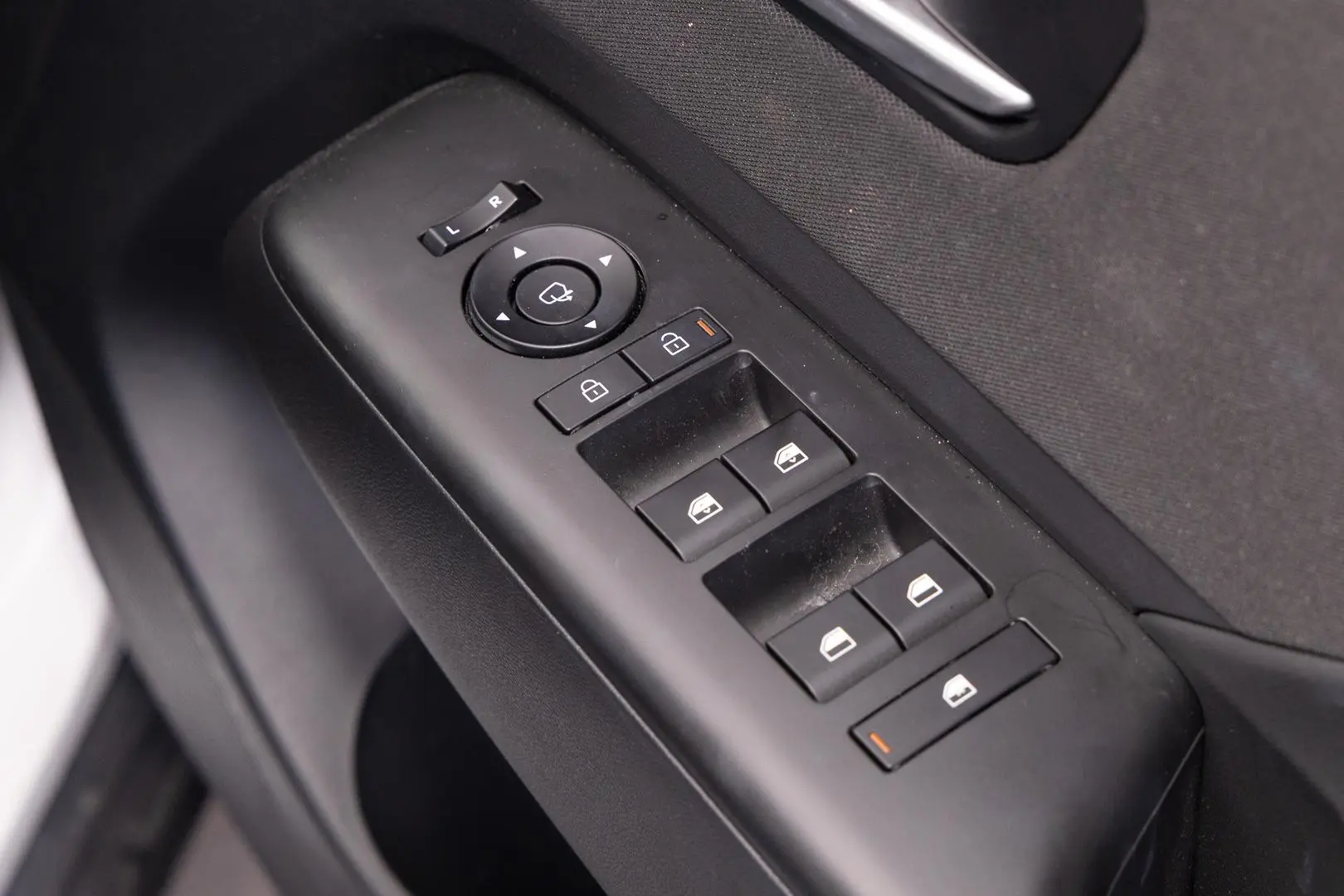 2025 Hyundai Kona Gallery Image 18