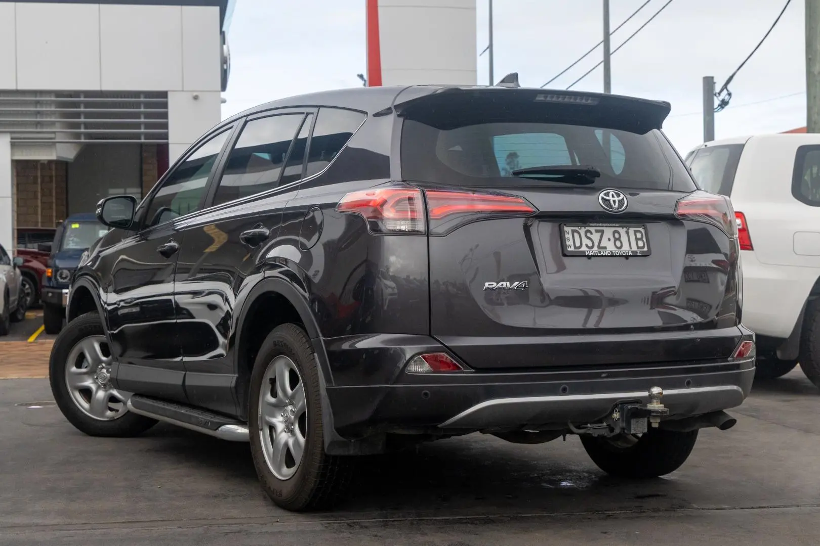2017 Toyota RAV4 Gallery Image 2
