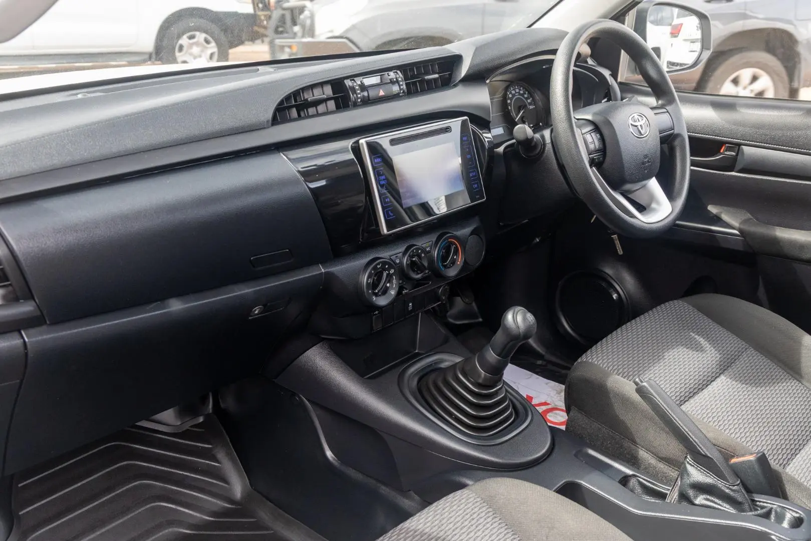 2019 Toyota Hilux Gallery Image 8