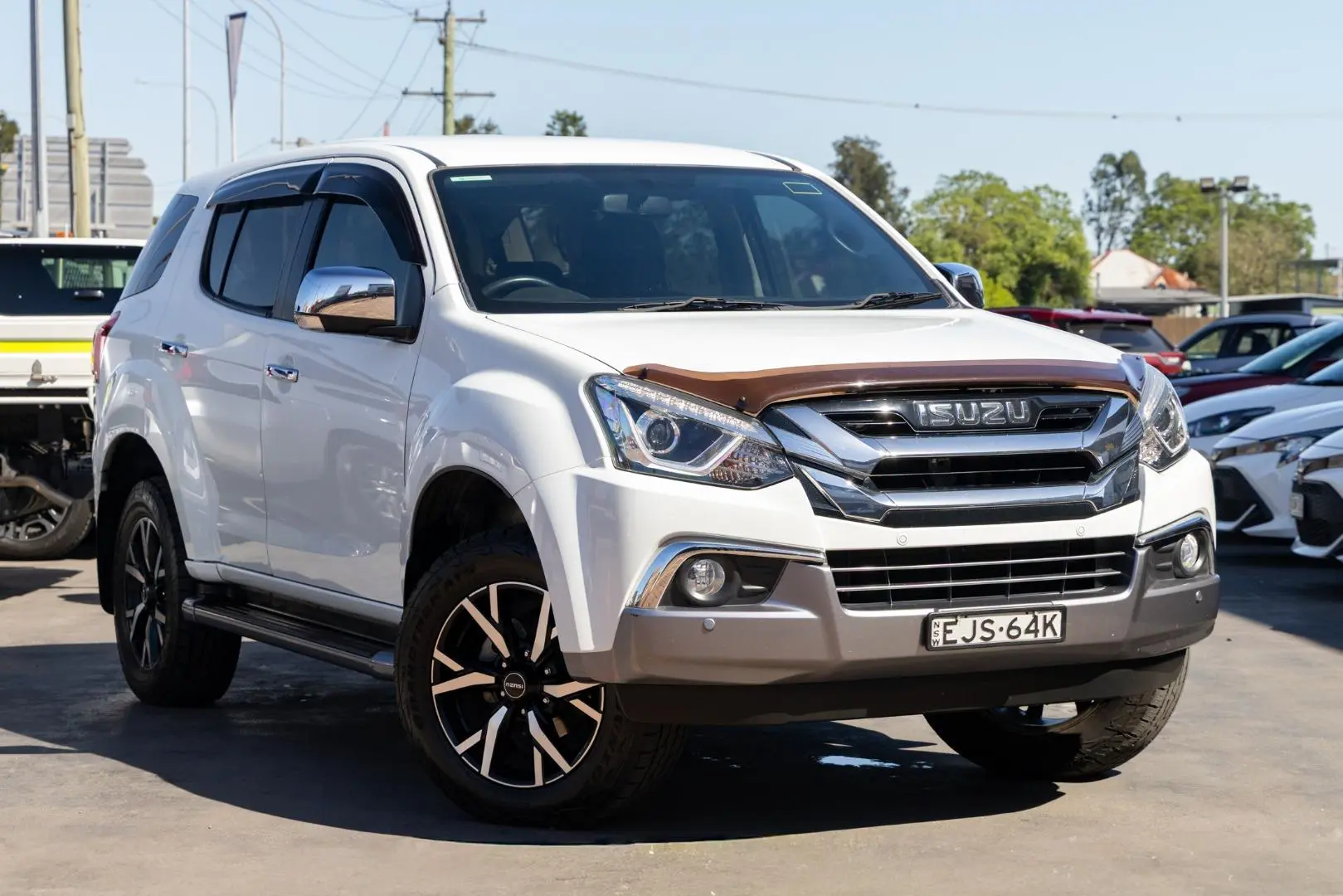 2020 Isuzu MU-X Gallery Image 1