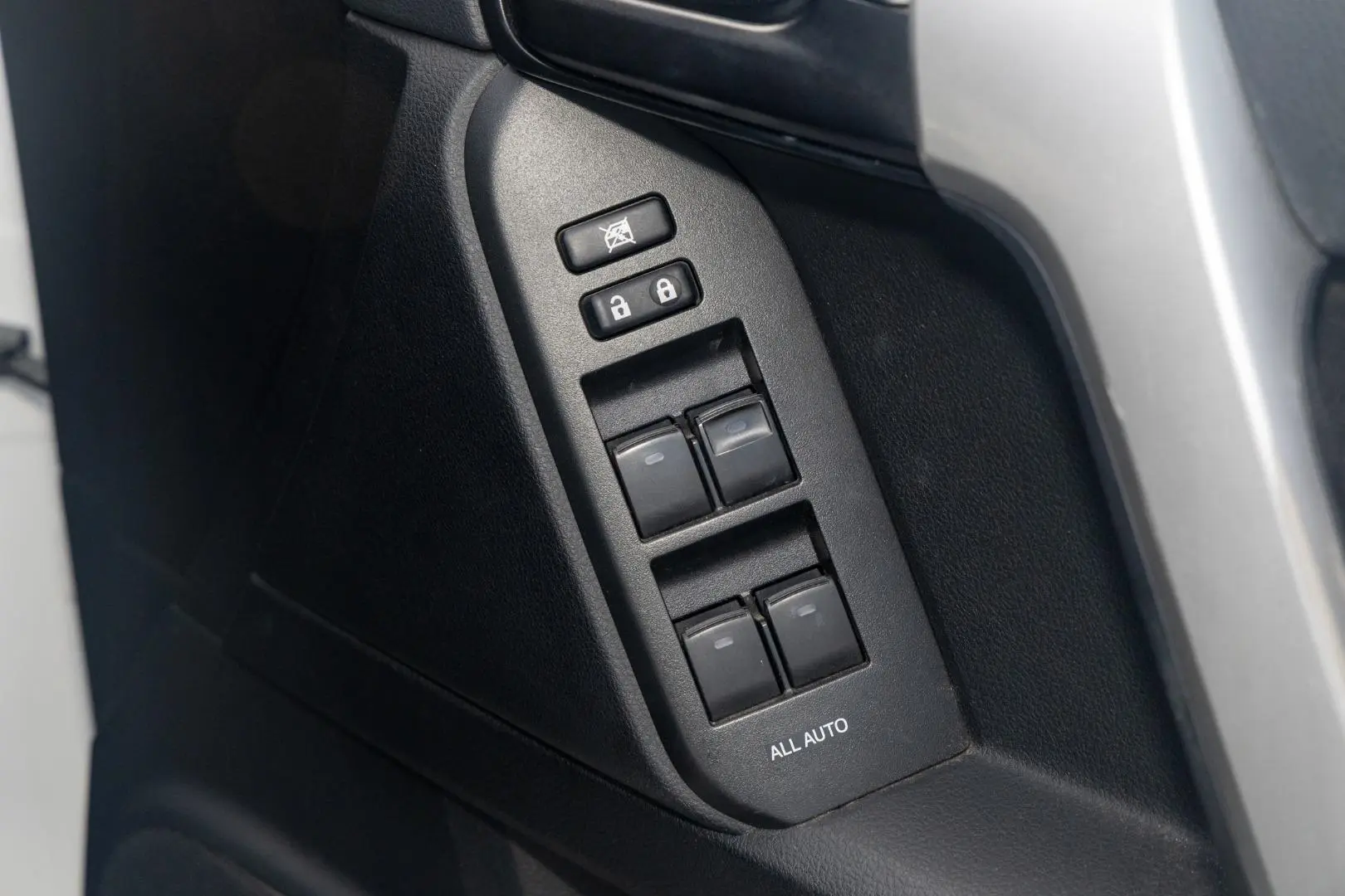 2019 Toyota Landcruiser Prado Gallery Image 17