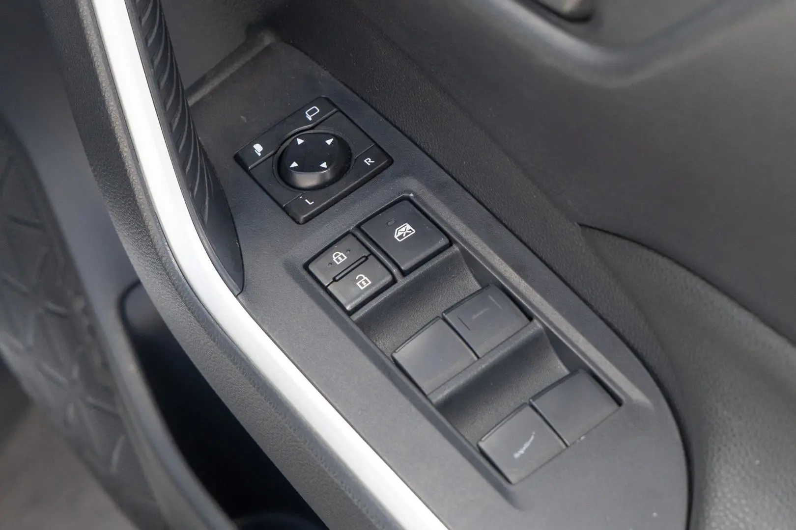 2024 Toyota RAV4 Gallery Image 18