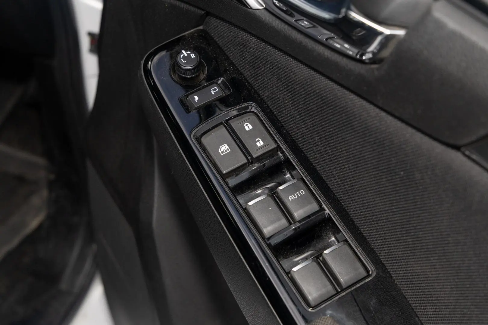 2021 Isuzu MU-X Gallery Image 18