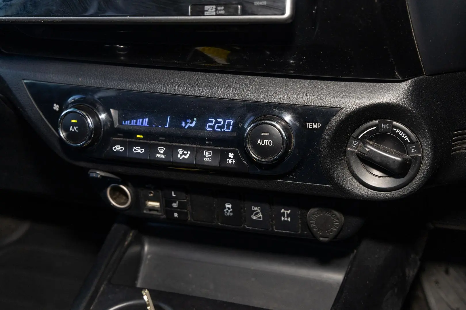 2019 Toyota Hilux Gallery Image 16