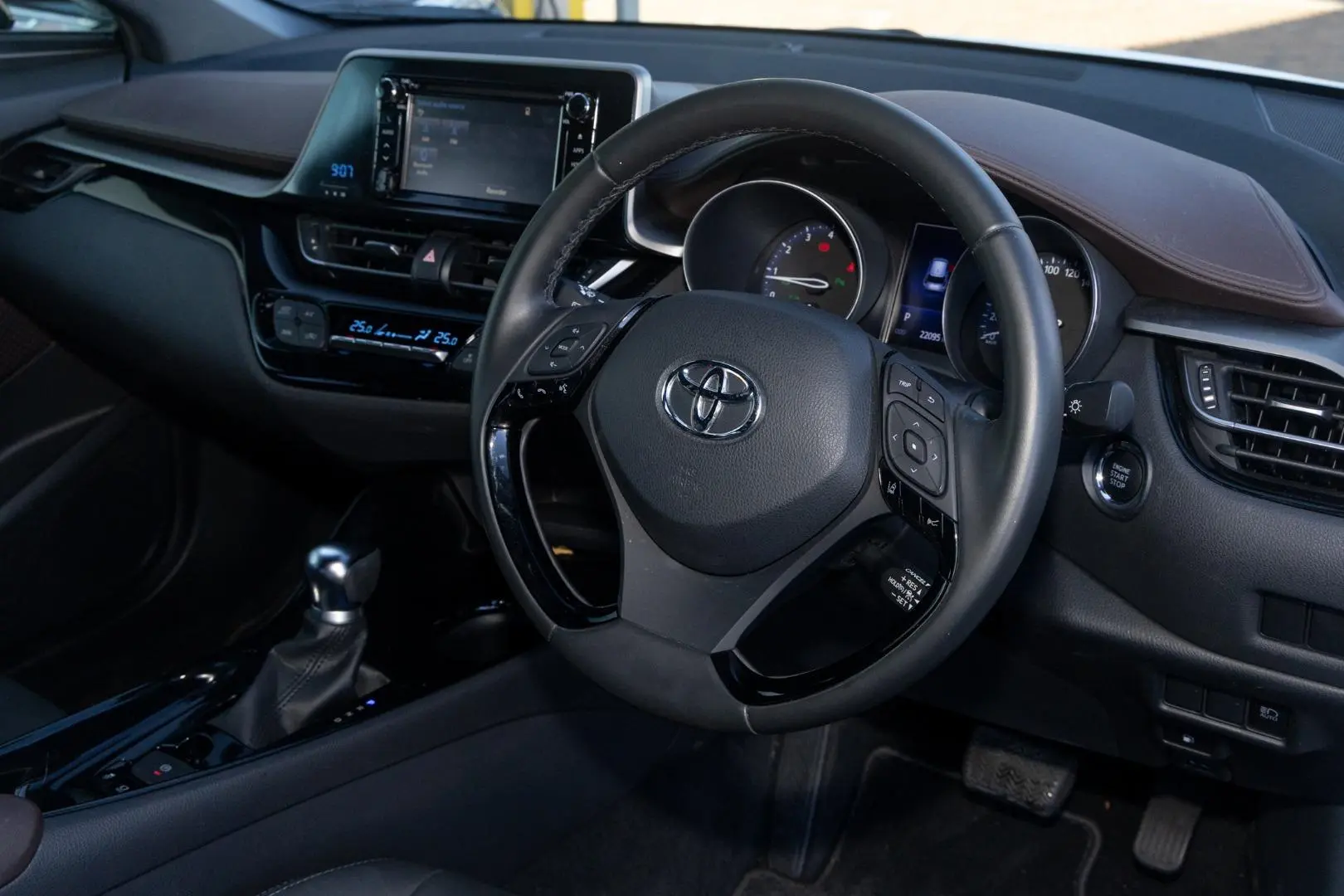 2019 Toyota C-HR Gallery Image 7