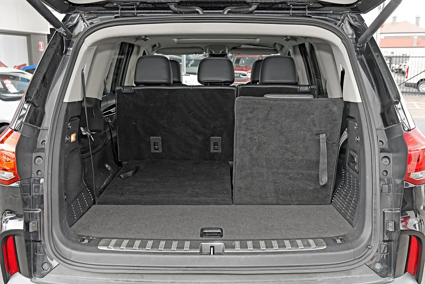 2020 LDV D90 Gallery Image 20