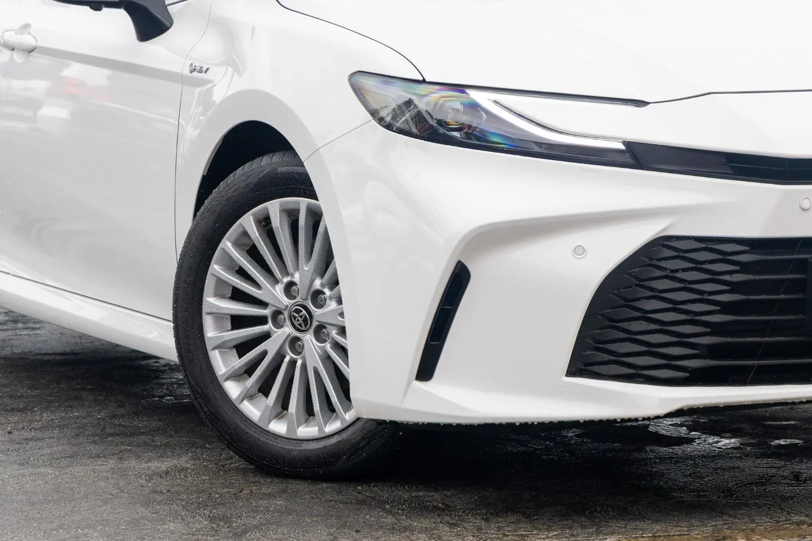 2024 Toyota Camry Gallery Image 6