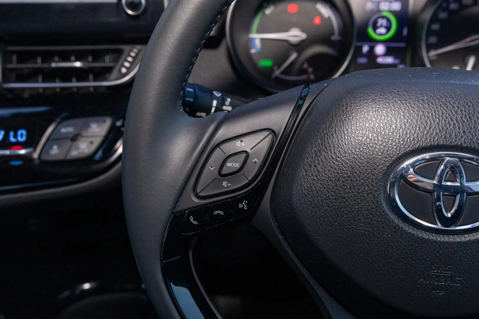 2020 Toyota C-HR Gallery Image 11