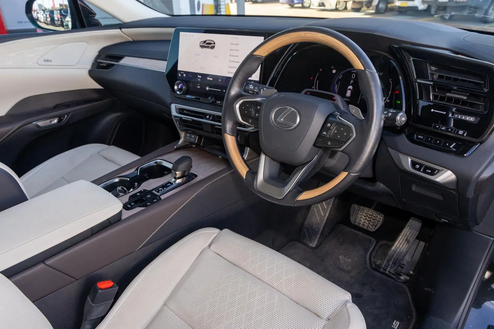 2024 Lexus RX Gallery Image 7