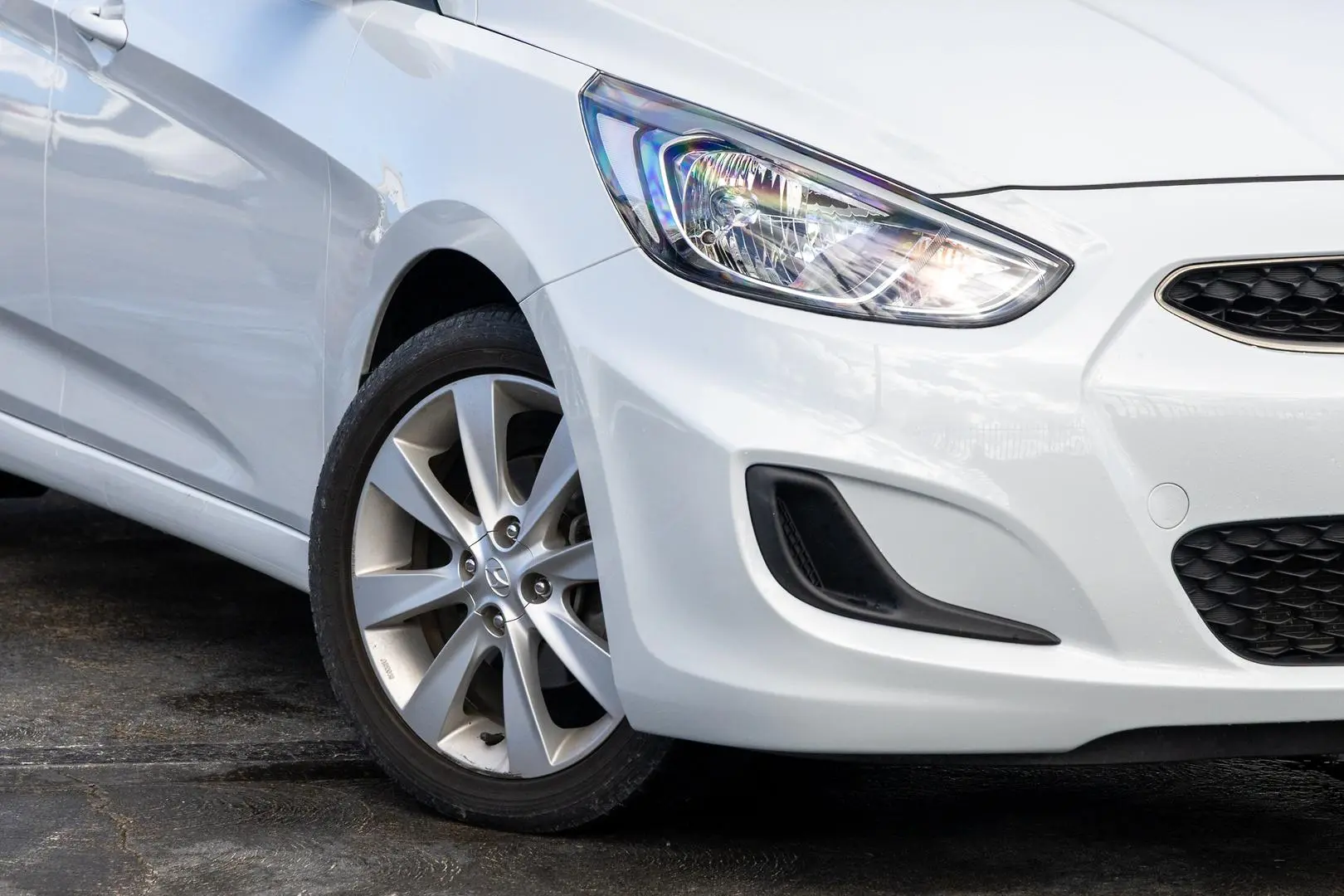 2018 Hyundai Accent Gallery Image 6