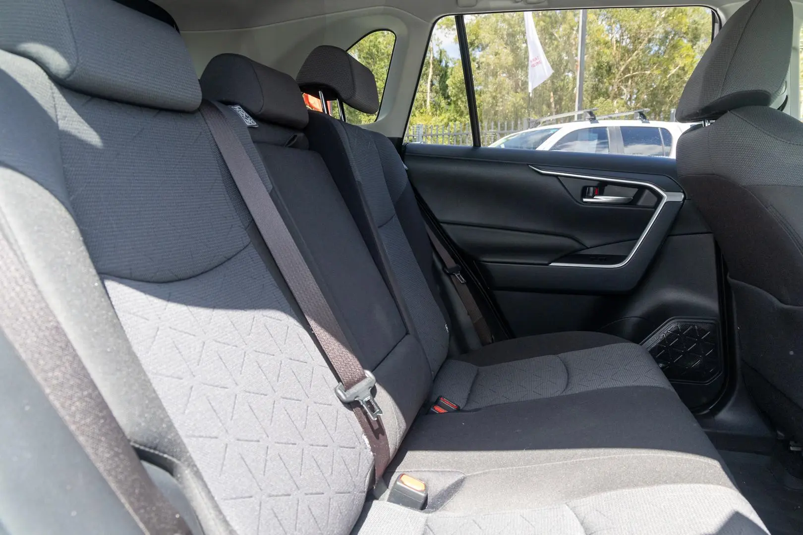 2019 Toyota RAV4 Gallery Image 9