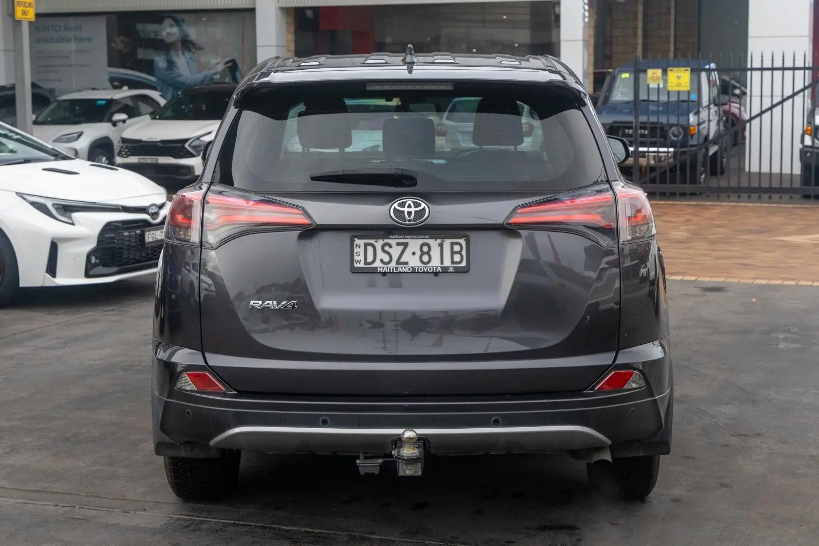 2017 Toyota RAV4 Gallery Image 5