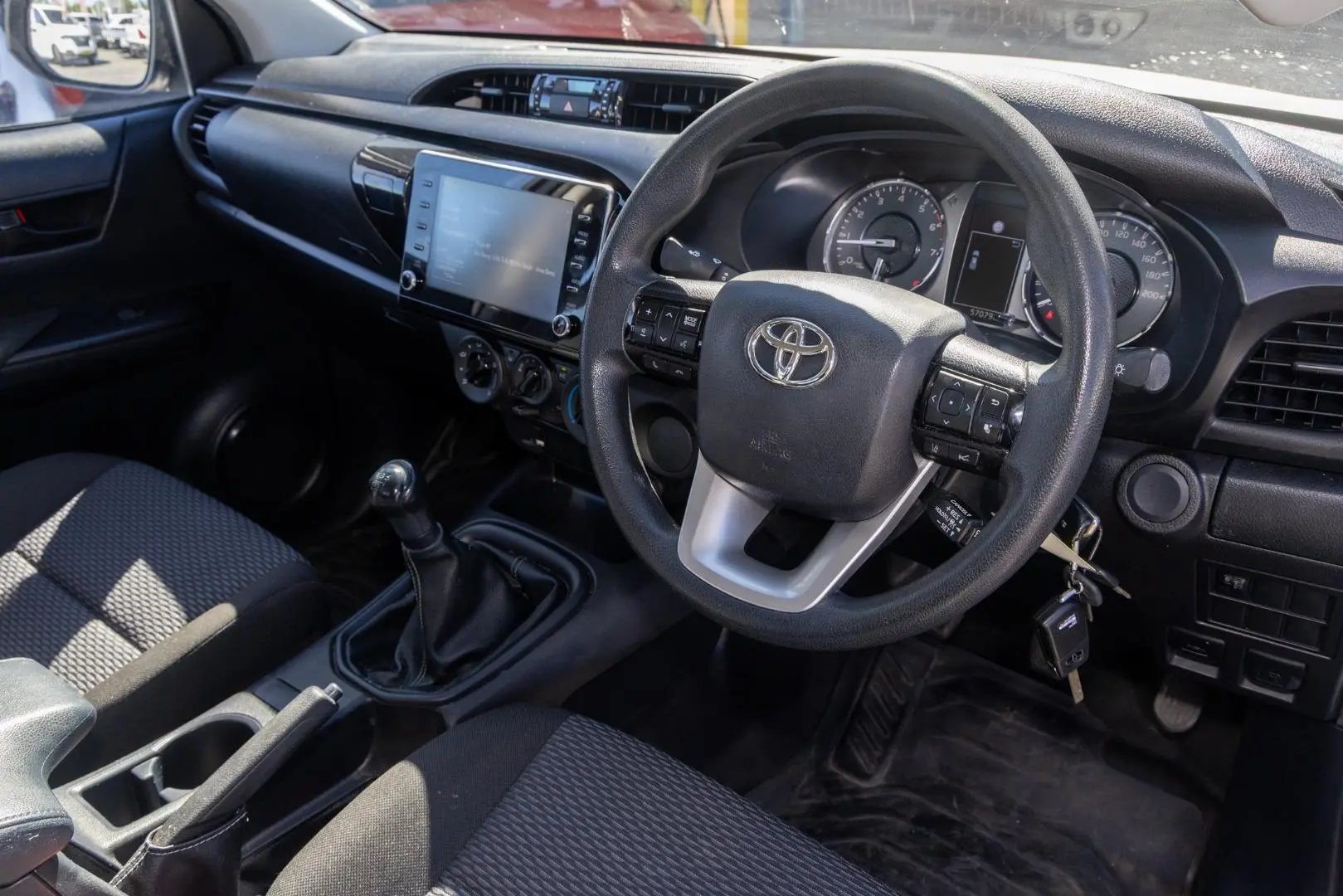 2021 Toyota Hilux Gallery Image 7