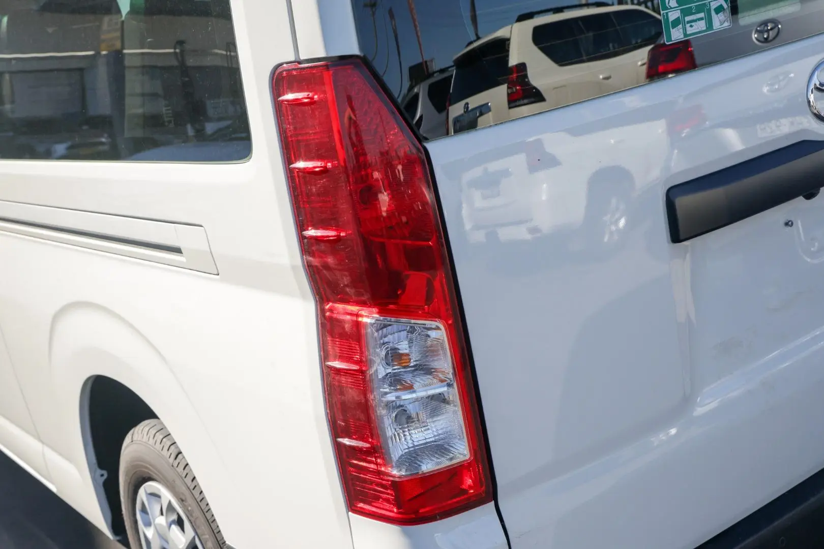 2019 Toyota Hiace Gallery Image 21