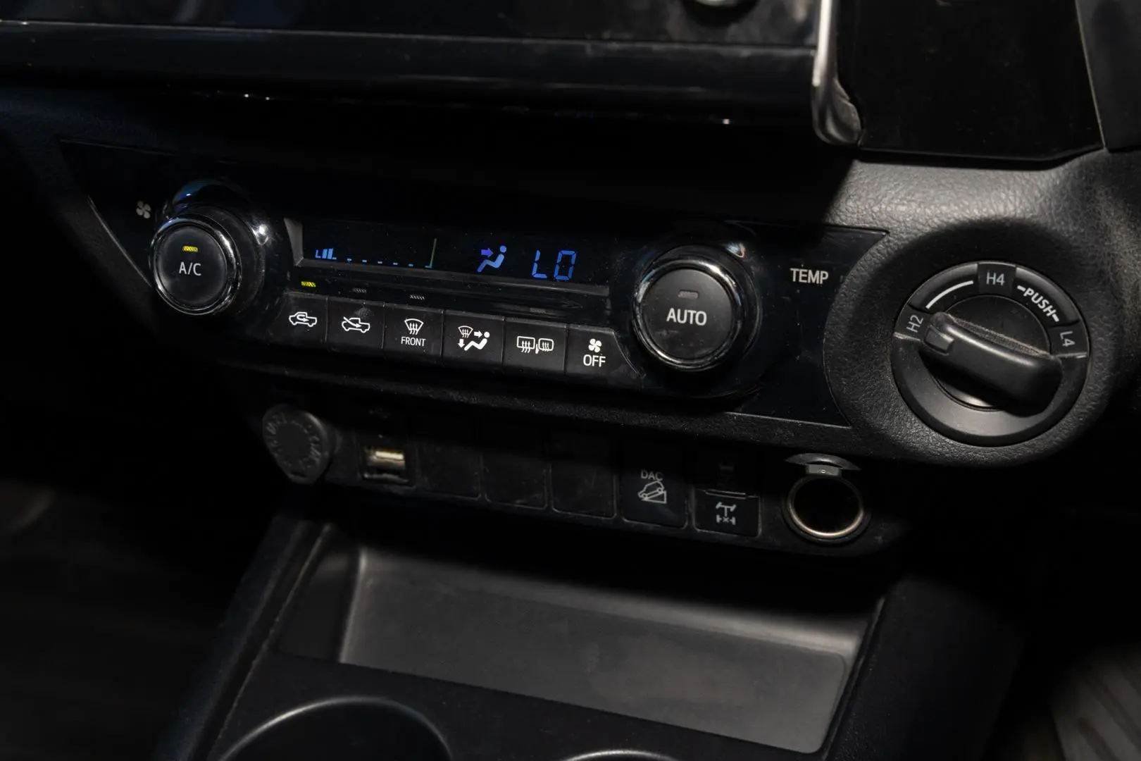 2020 Toyota Hilux Gallery Image 16