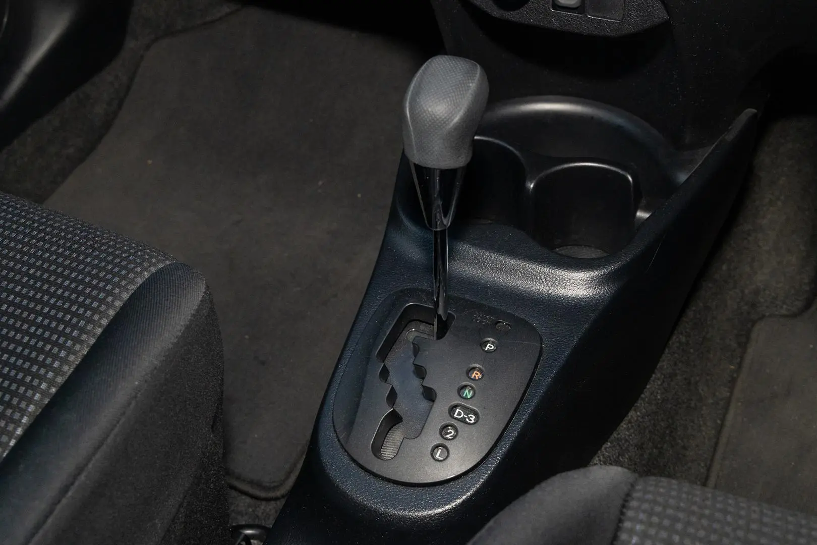2015 Toyota Yaris Gallery Image 17