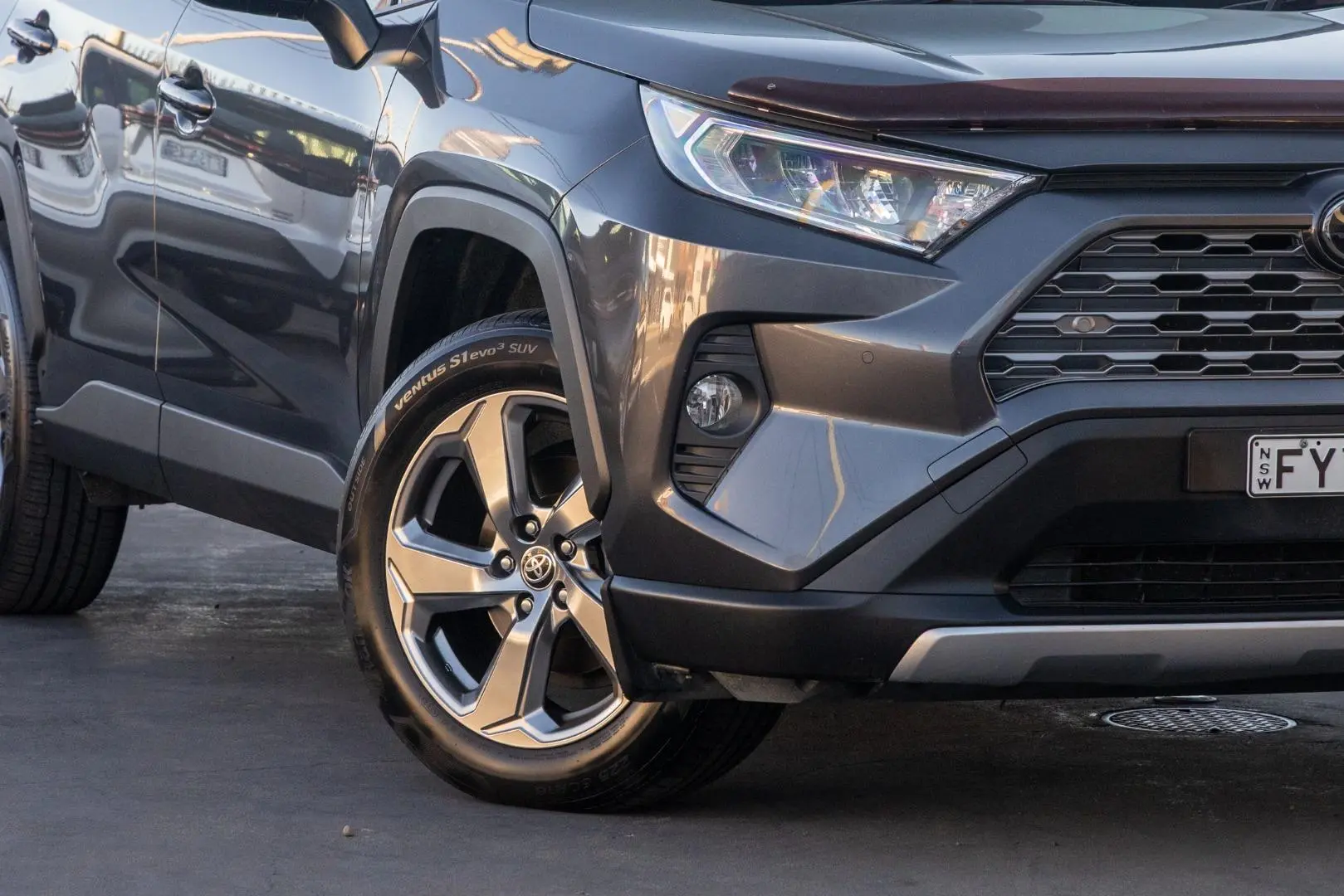 2020 Toyota RAV4 Gallery Image 6