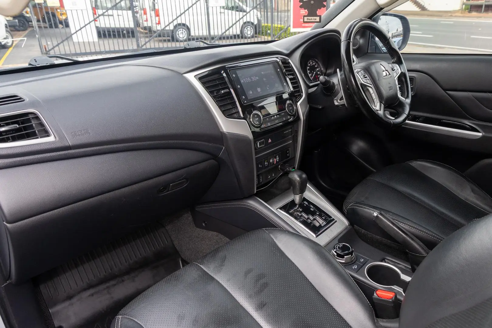 2022 Mitsubishi Triton Gallery Image 8