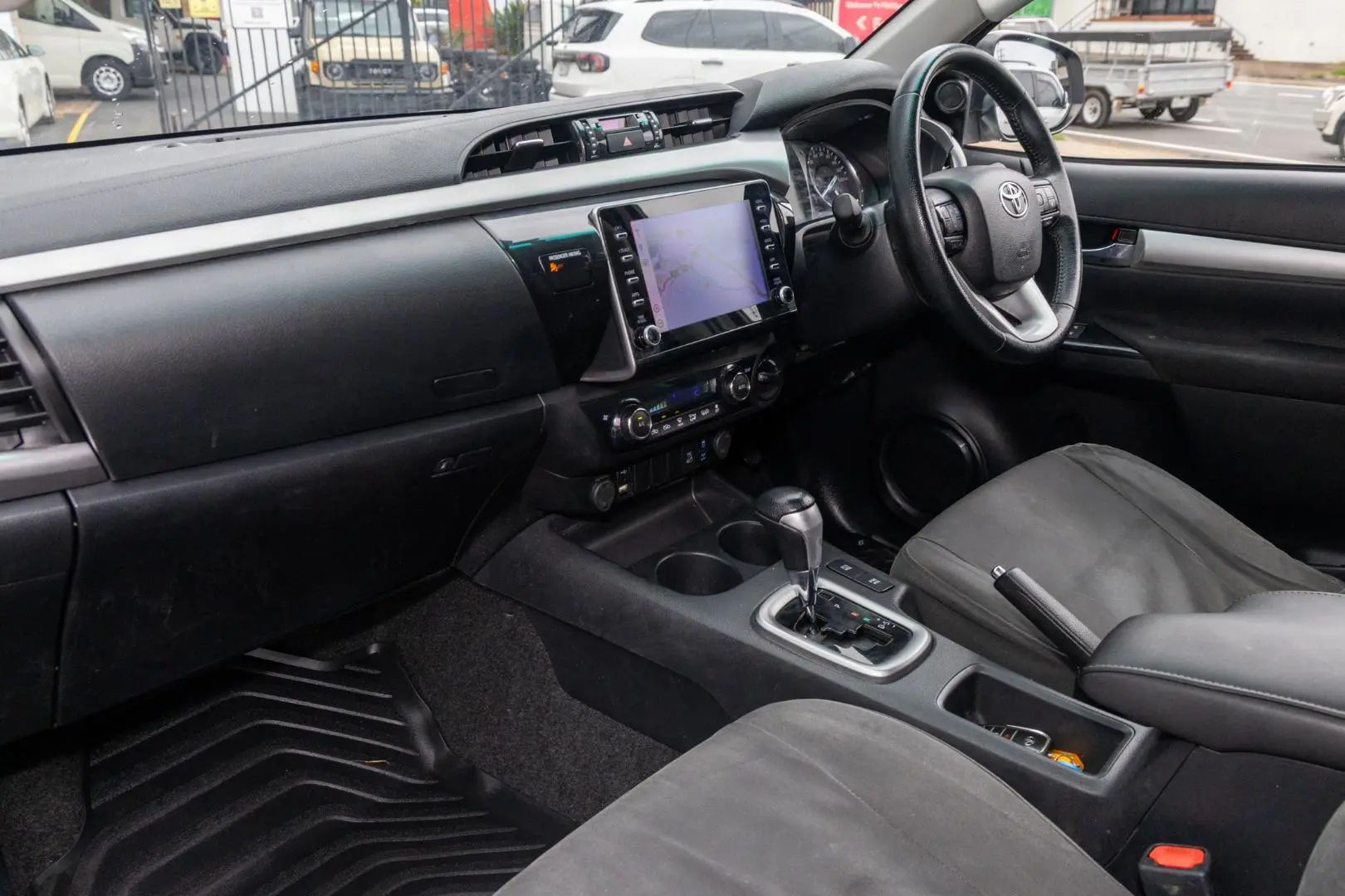 2021 Toyota Hilux Gallery Image 8