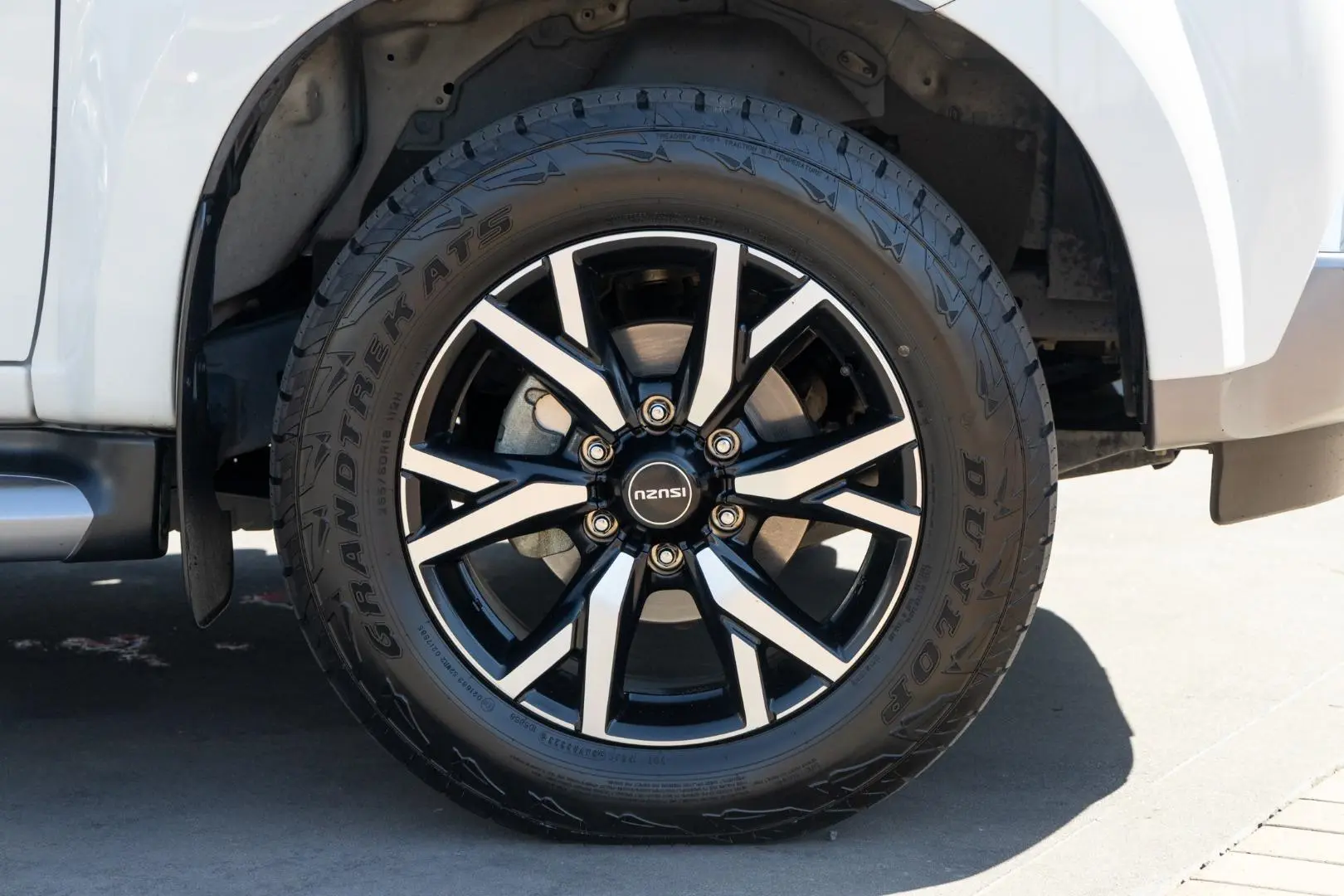 2020 Isuzu MU-X Gallery Image 23