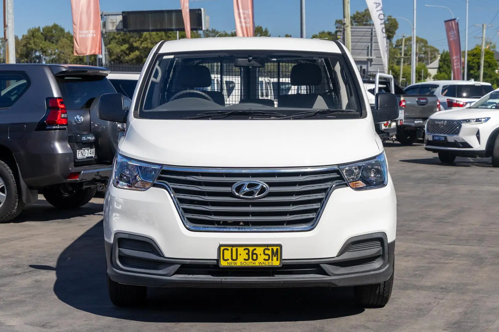 2020 Hyundai iLoad Gallery Image 4