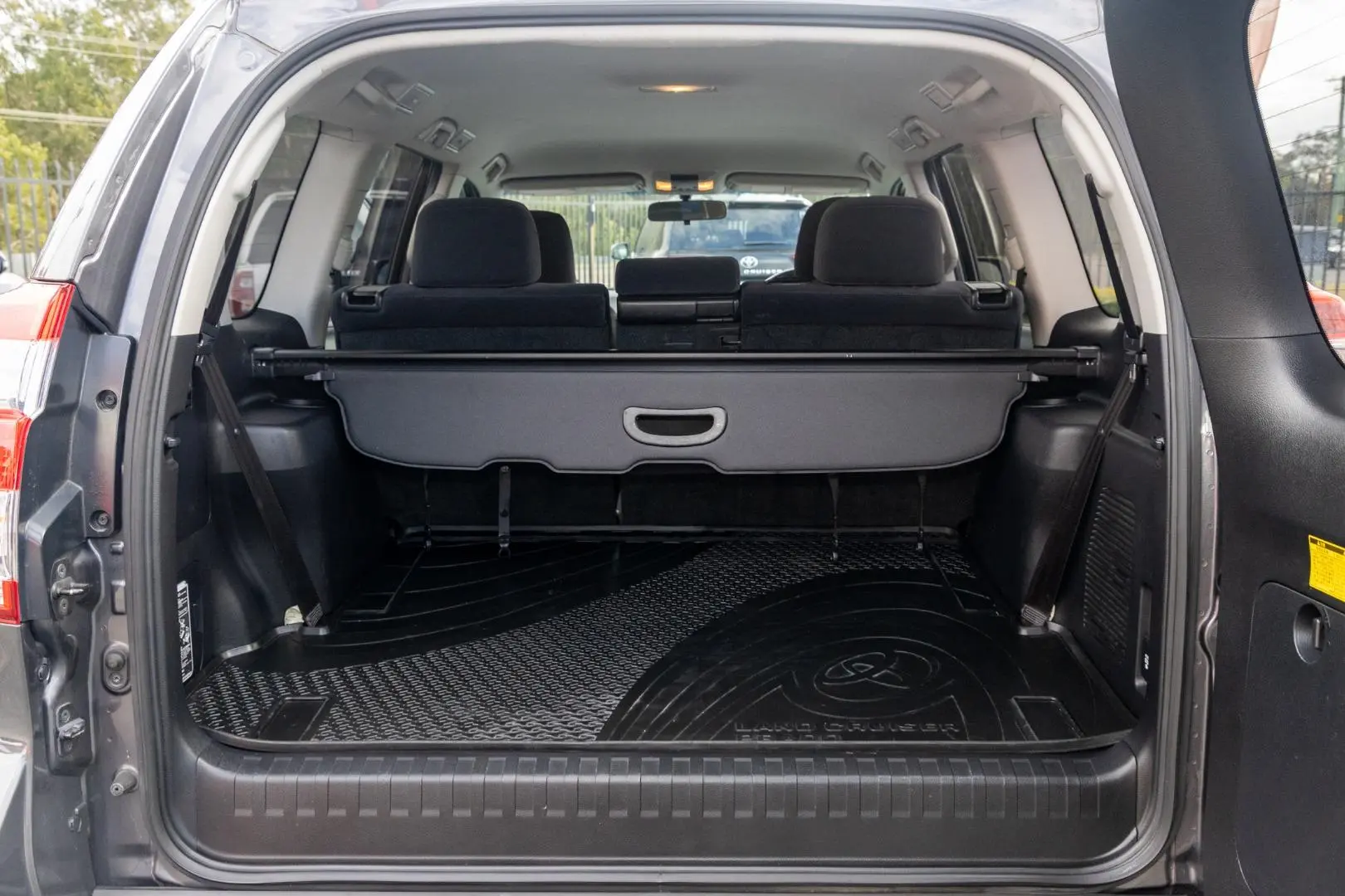 2014 Toyota Landcruiser Prado Gallery Image 19