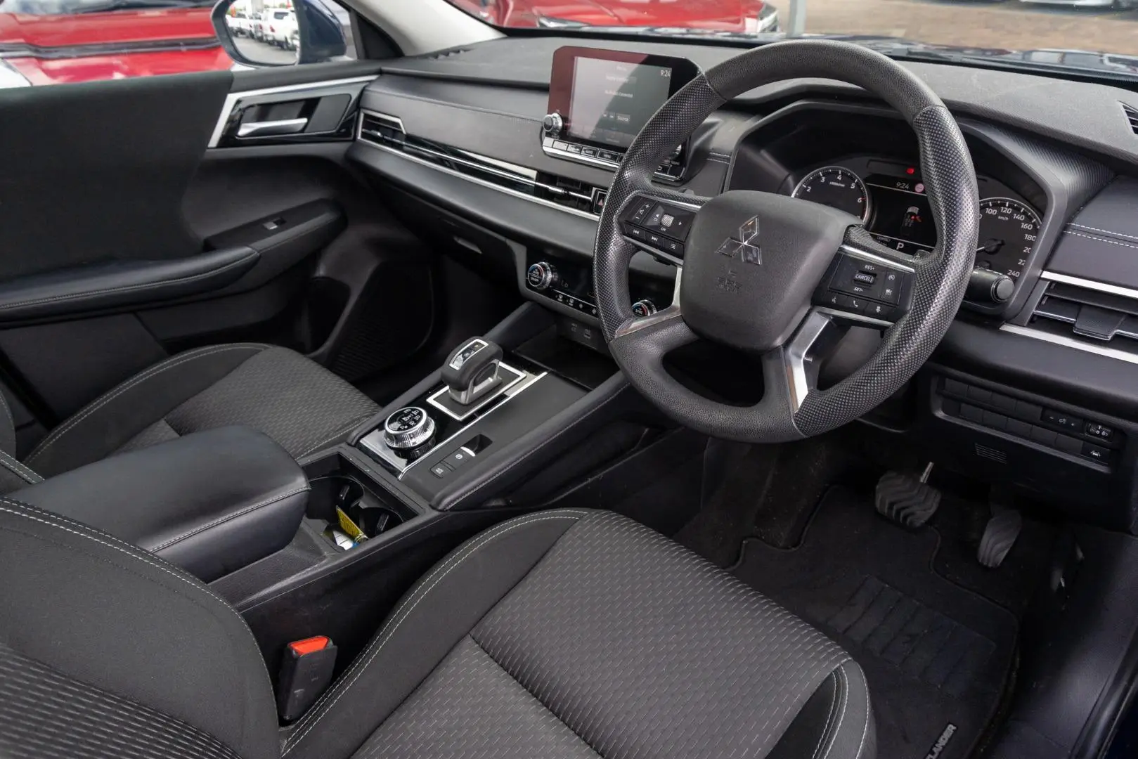 2023 Mitsubishi Outlander Gallery Image 7