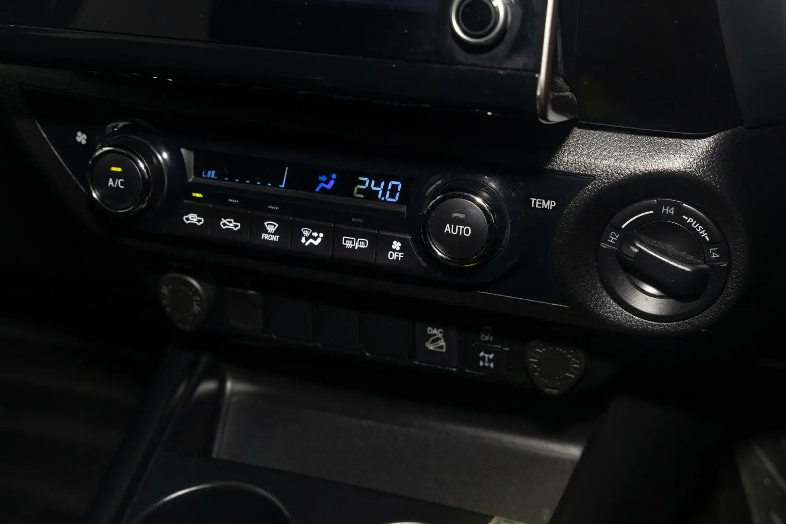 2021 Toyota Hilux Gallery Image 16