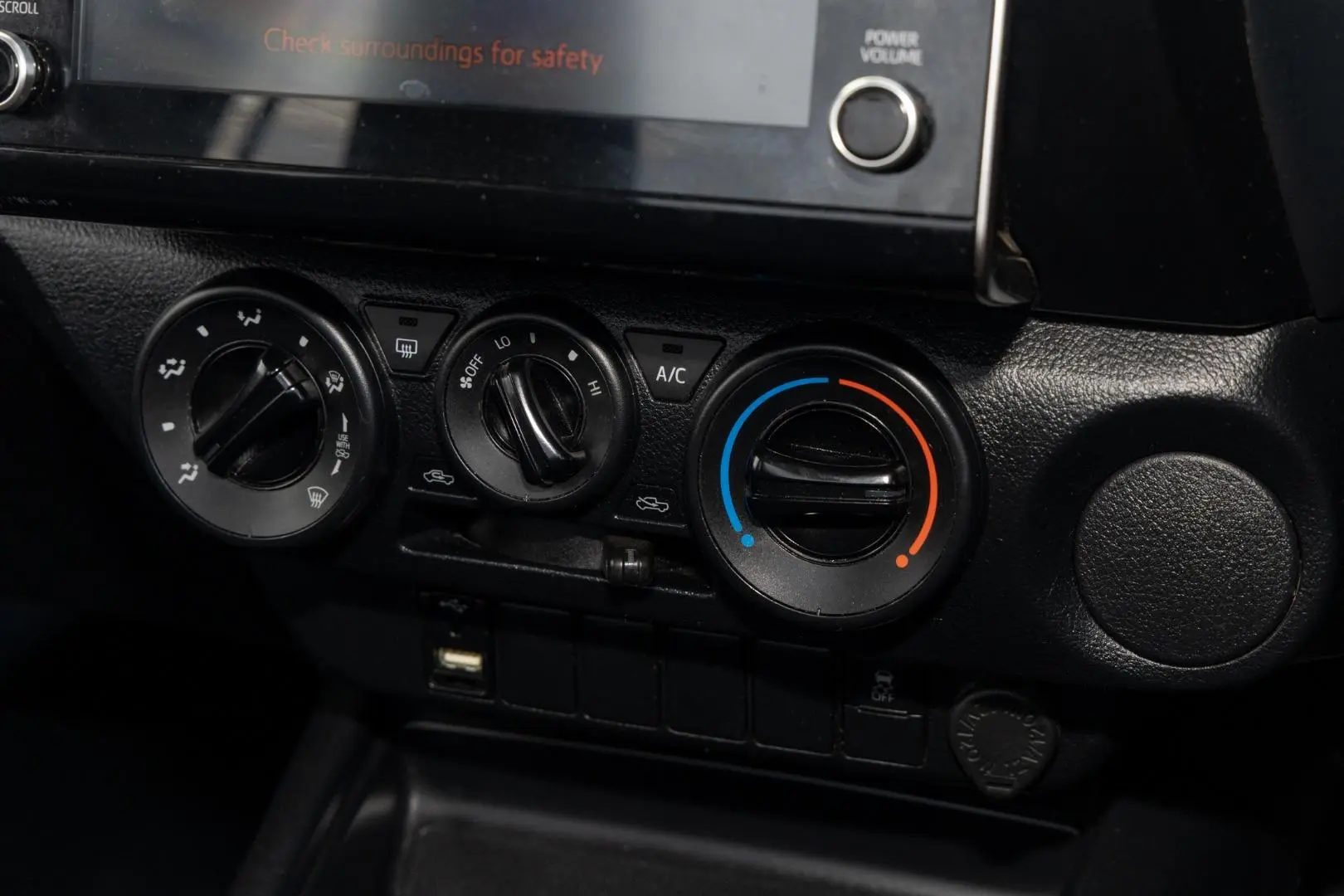 2021 Toyota Hilux Gallery Image 15